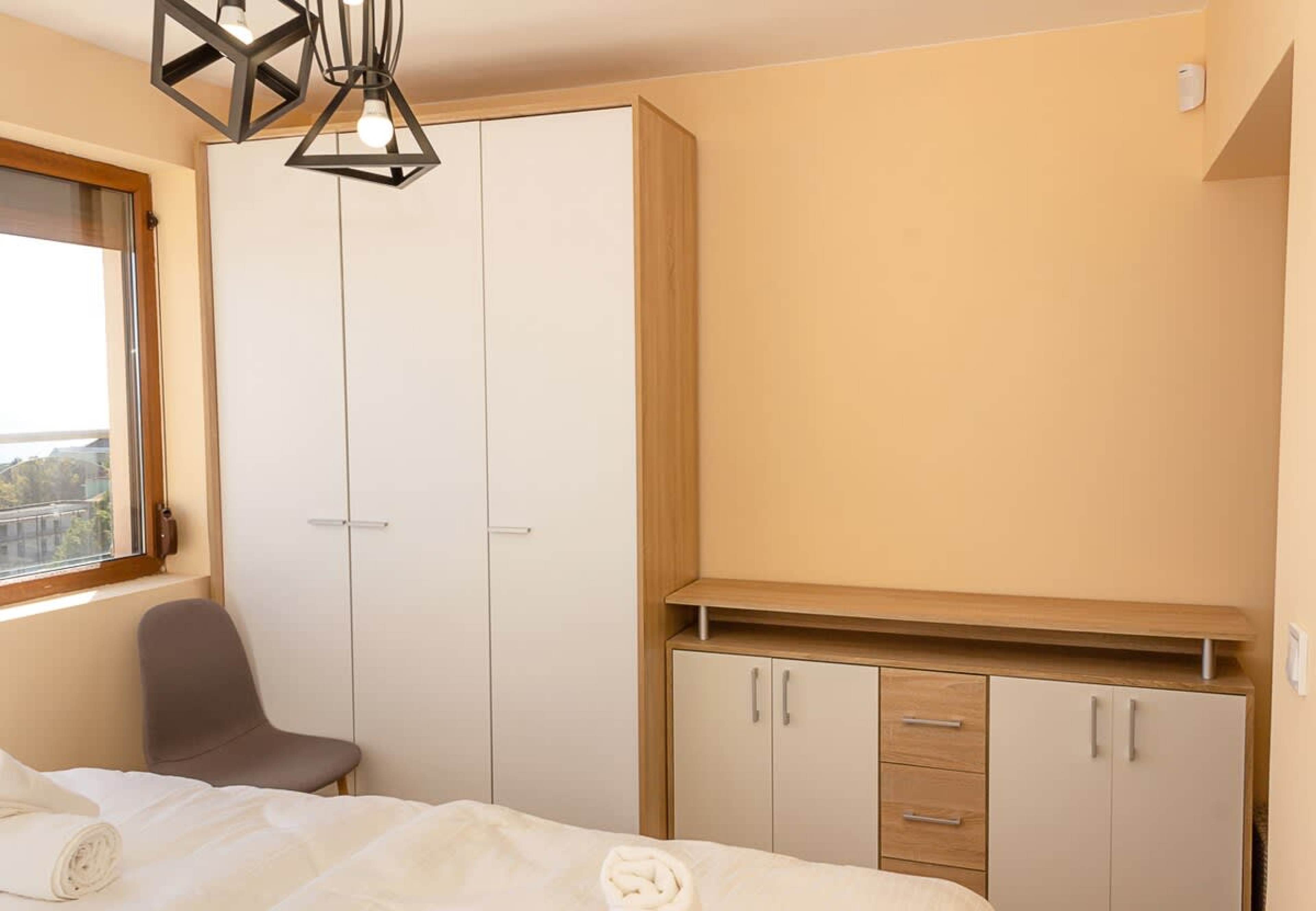 Scoutaround White Logo