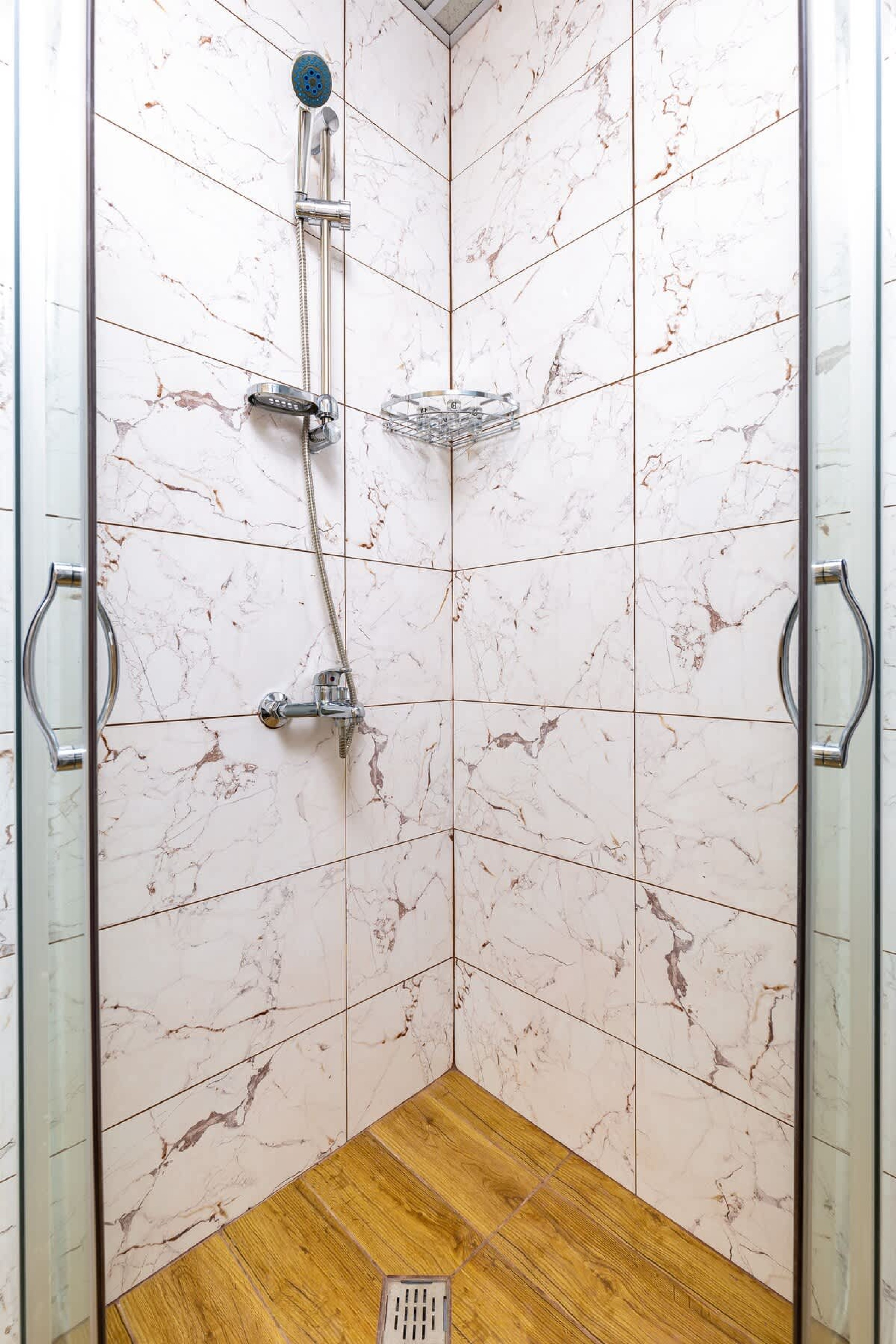 Bright and Cozy Apartment Next to a City Park - Photo 11