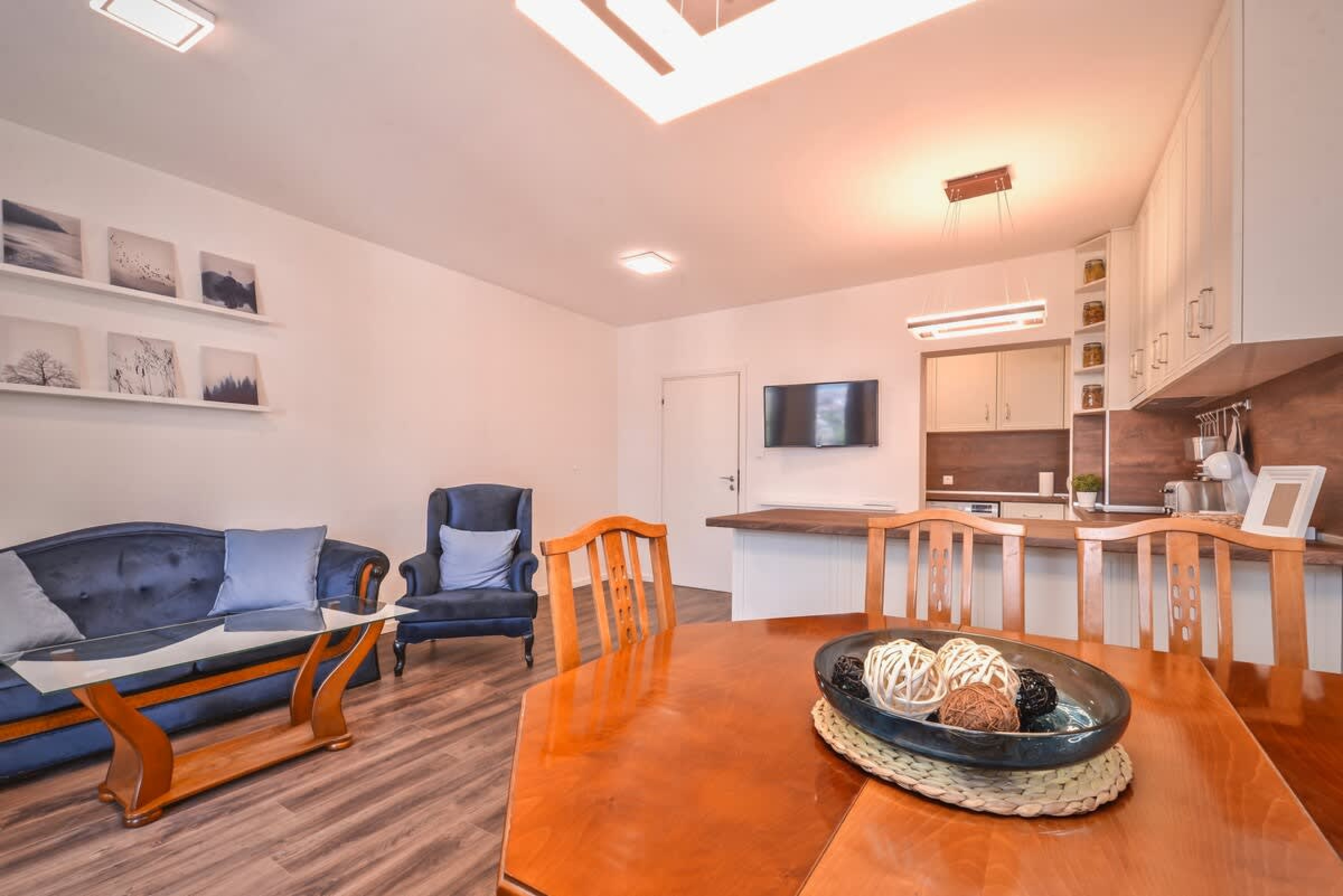 Scoutaround White Logo