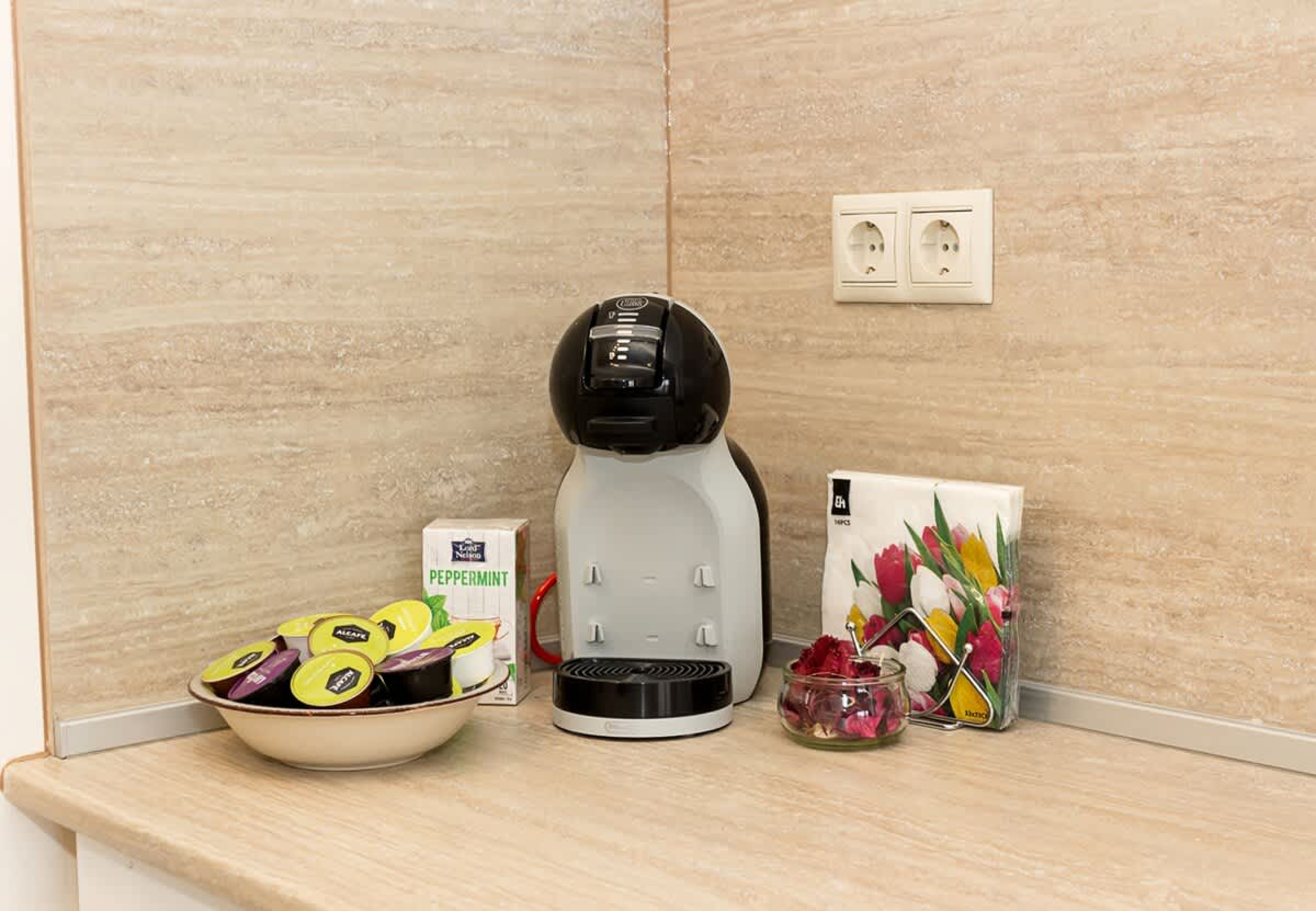 Scoutaround White Logo