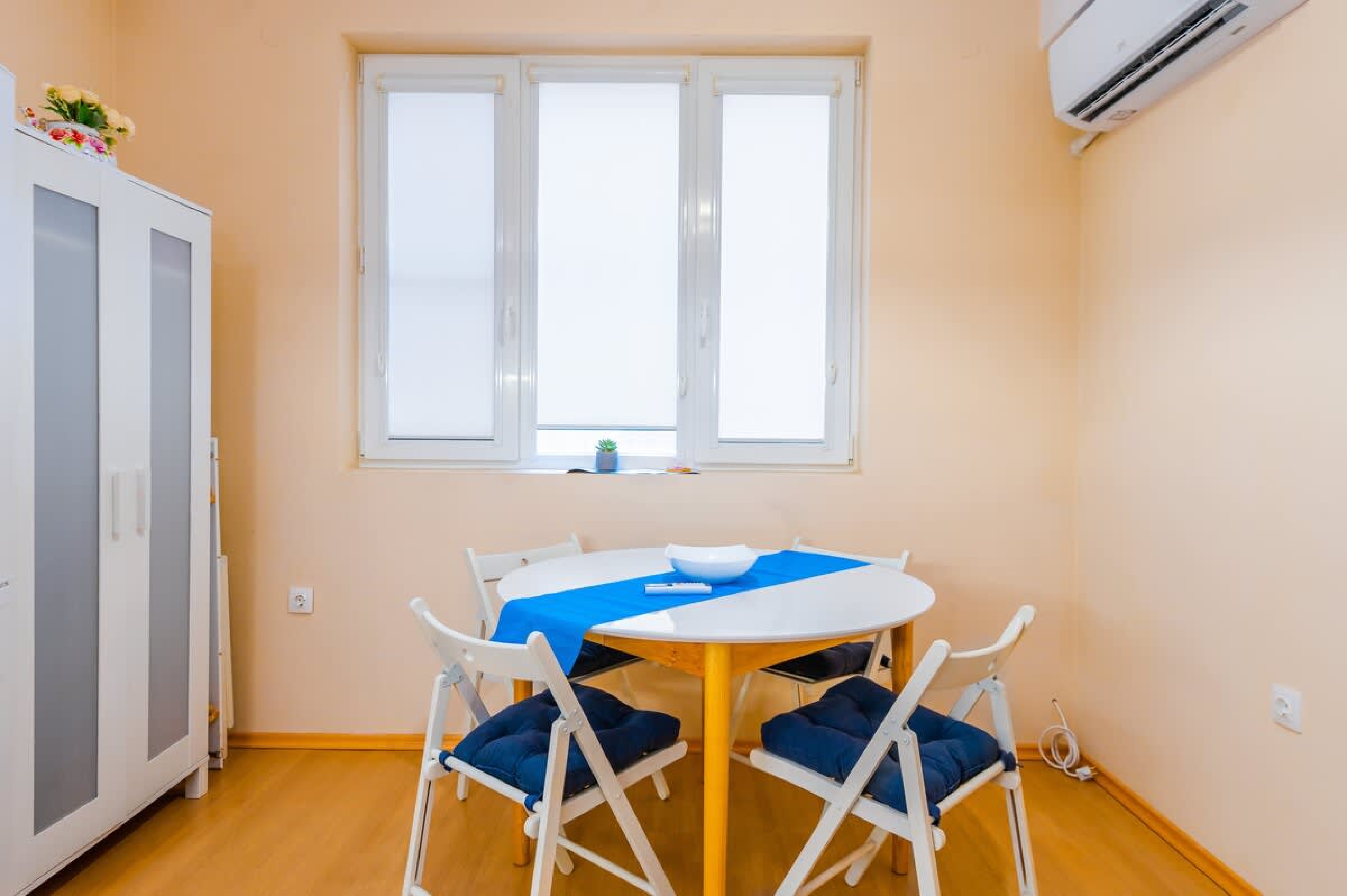 Sofia’s Best Area - Workspace+300 MBPS WiFi - Photo 13