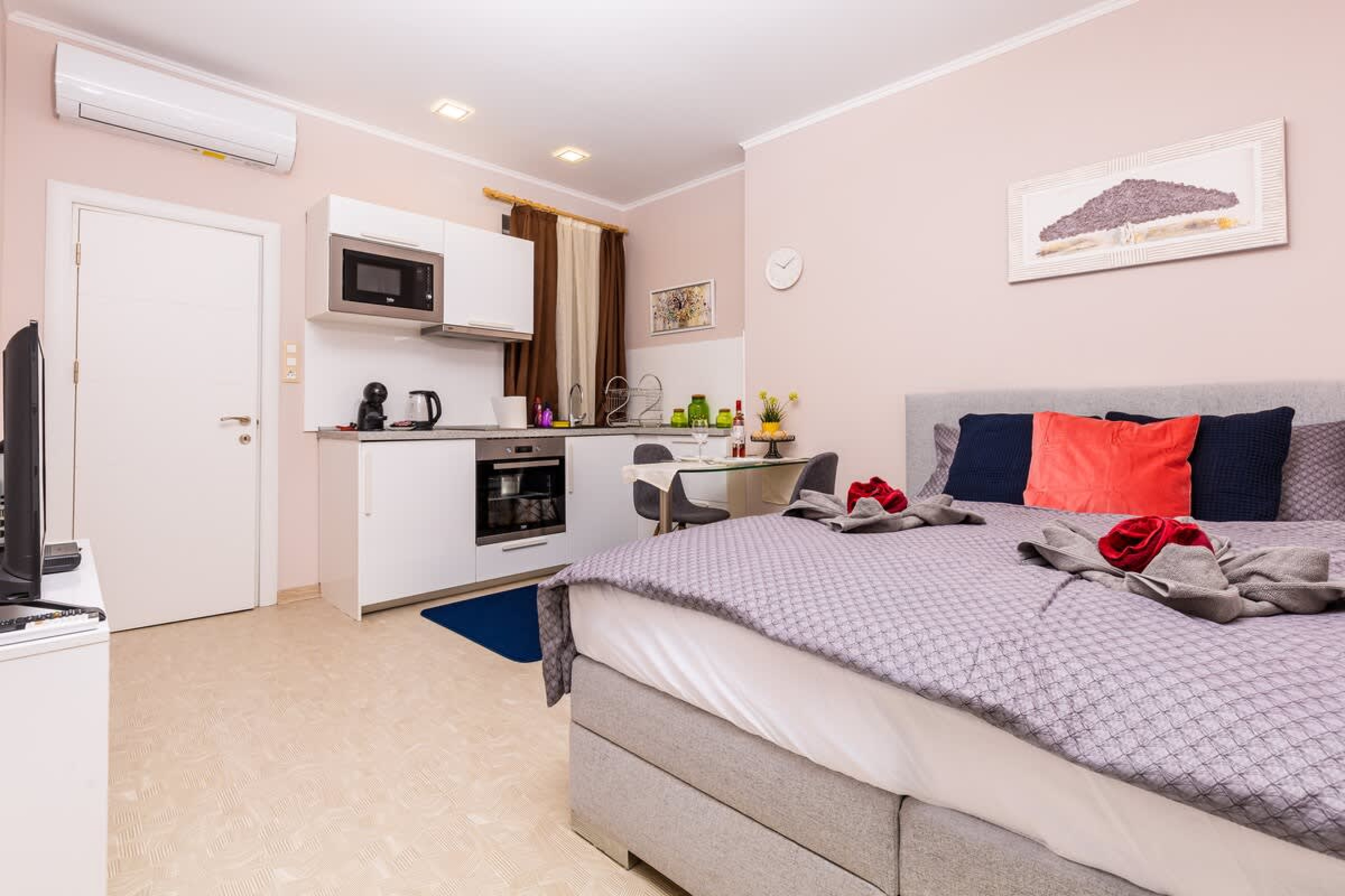 Scoutaround White Logo