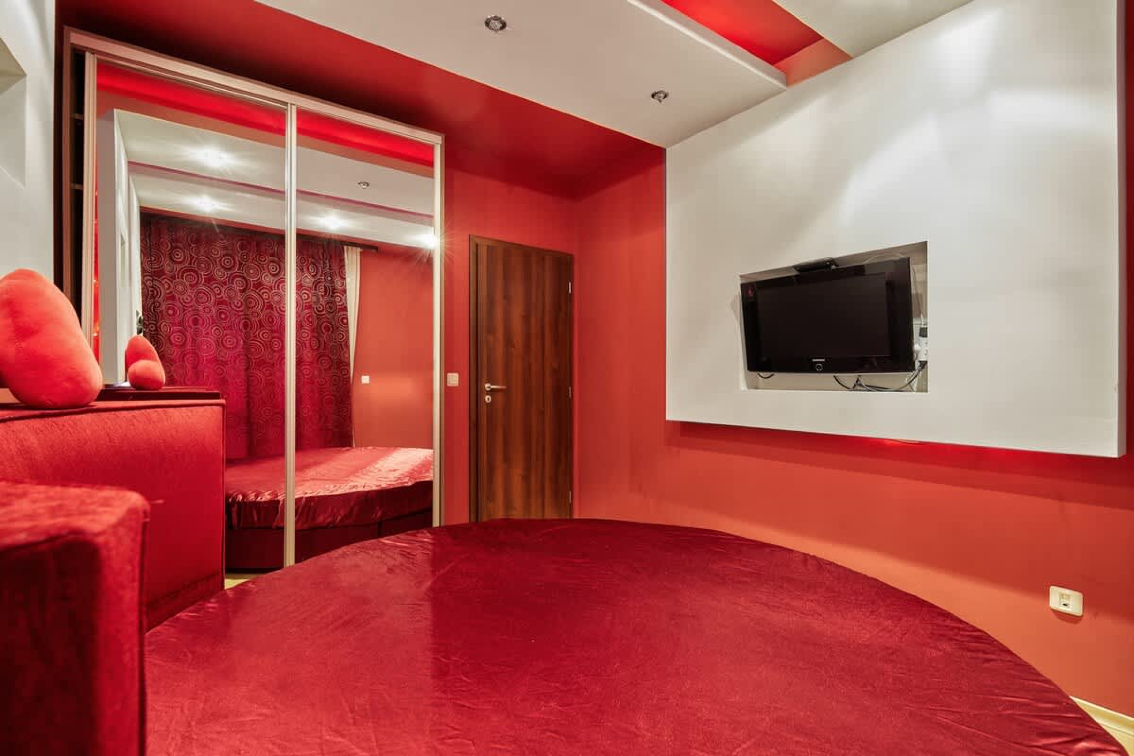 Scoutaround White Logo