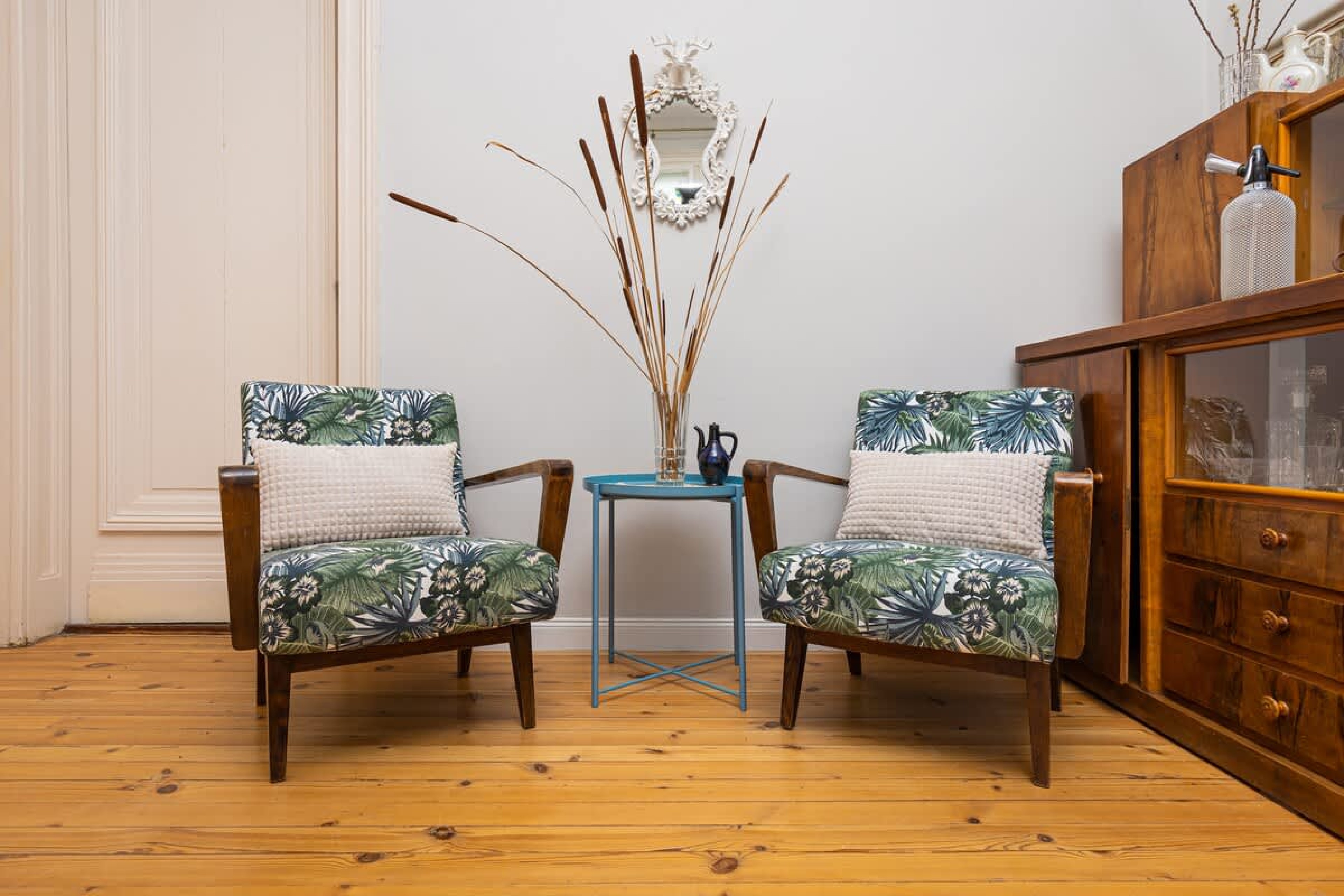 The Old Town Vintage 2-Bedroom Jewel - Photo 5