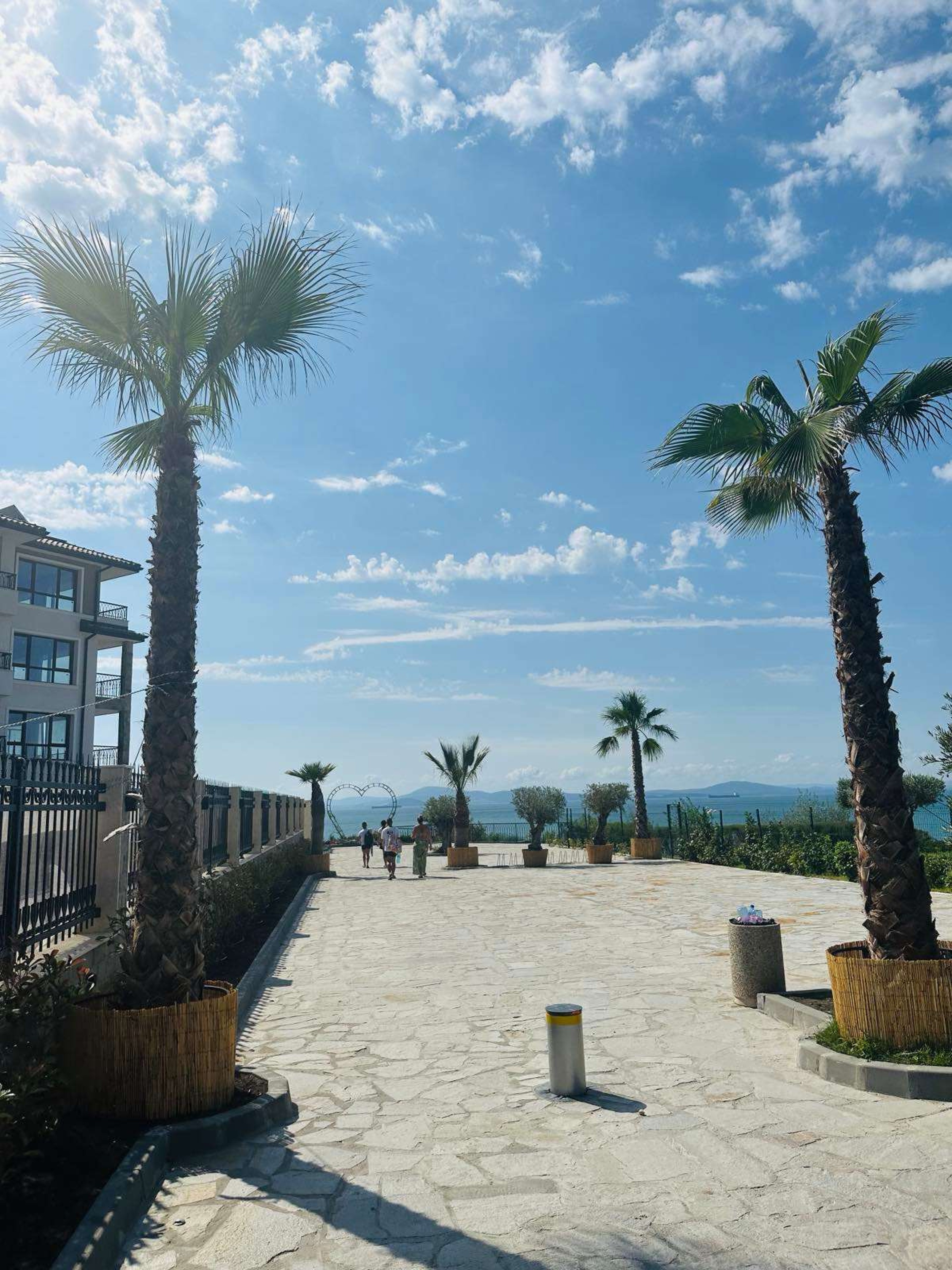 Coastal Vibes Studio Burgas - Photo 17