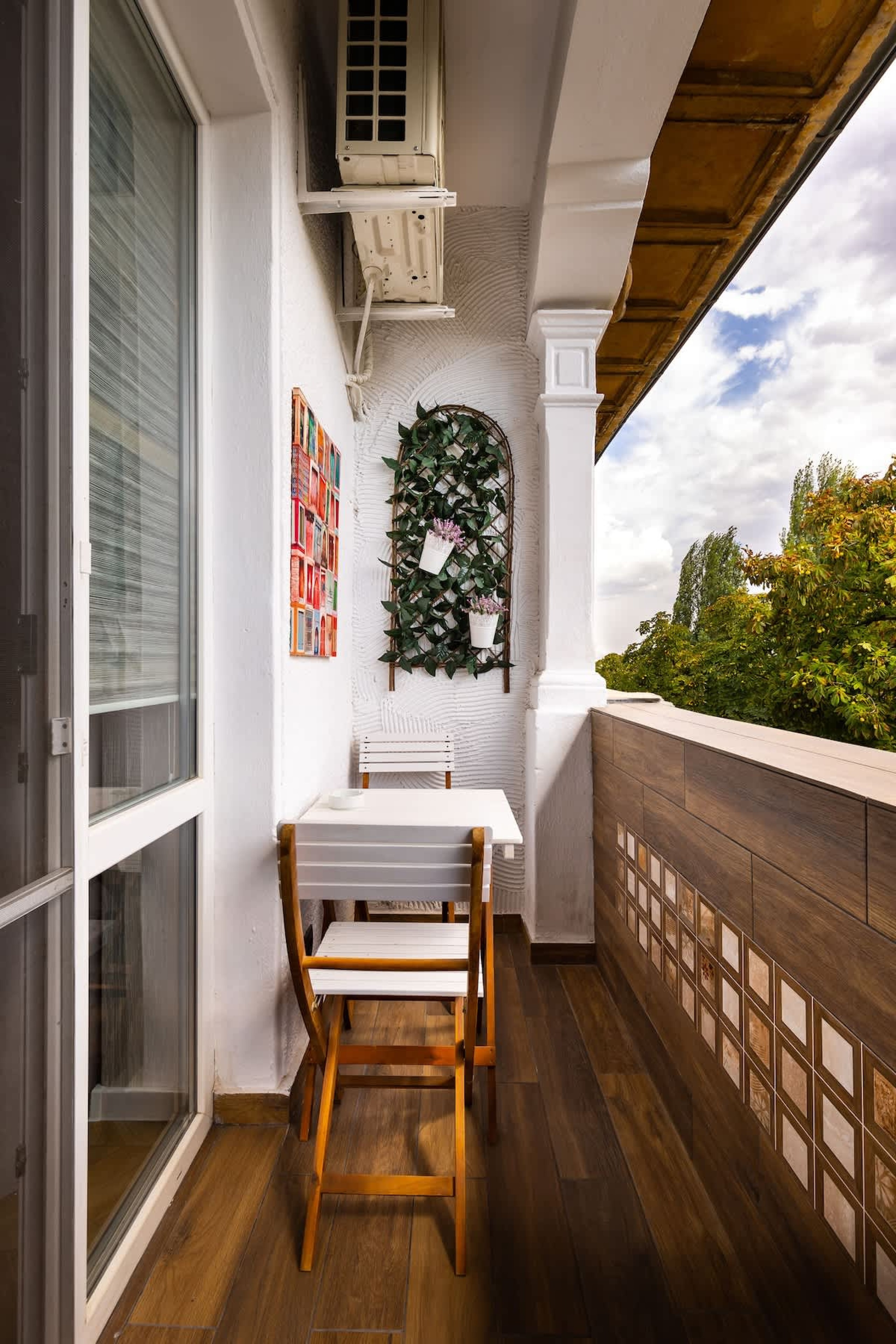 Scoutaround White Logo