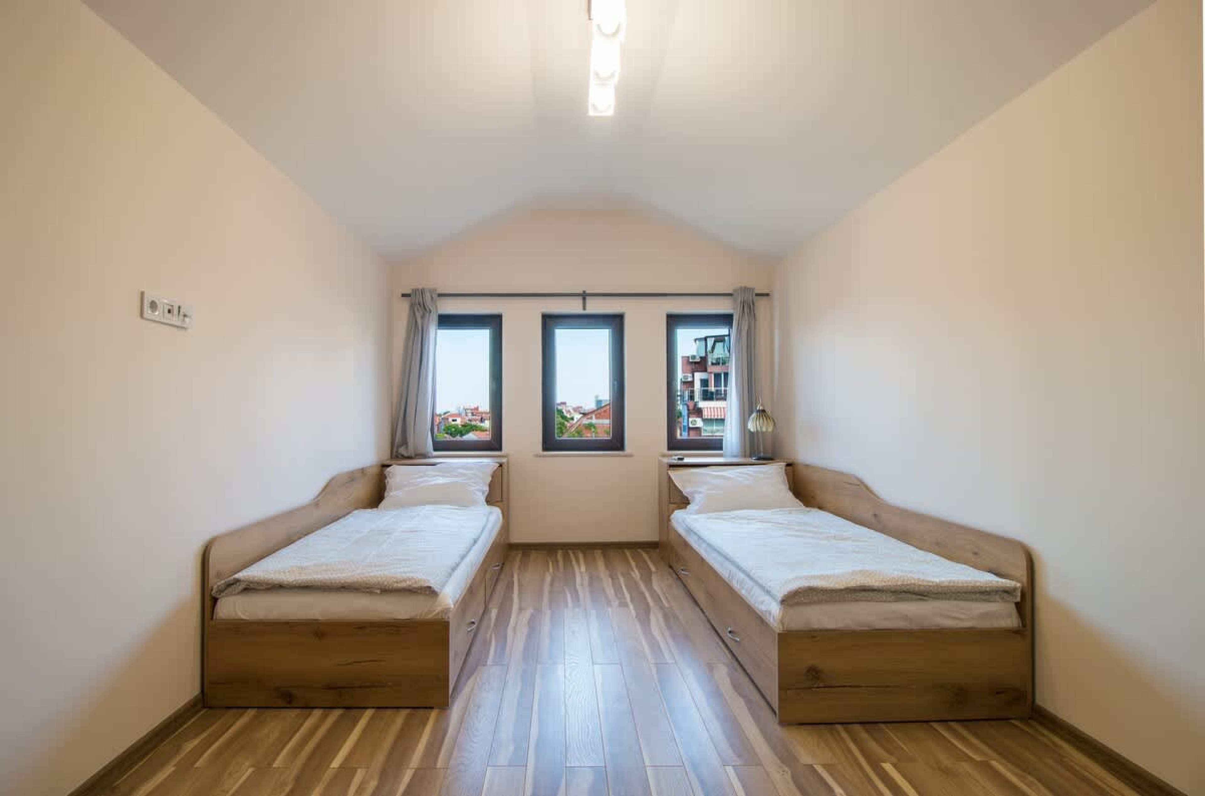 Scoutaround White Logo