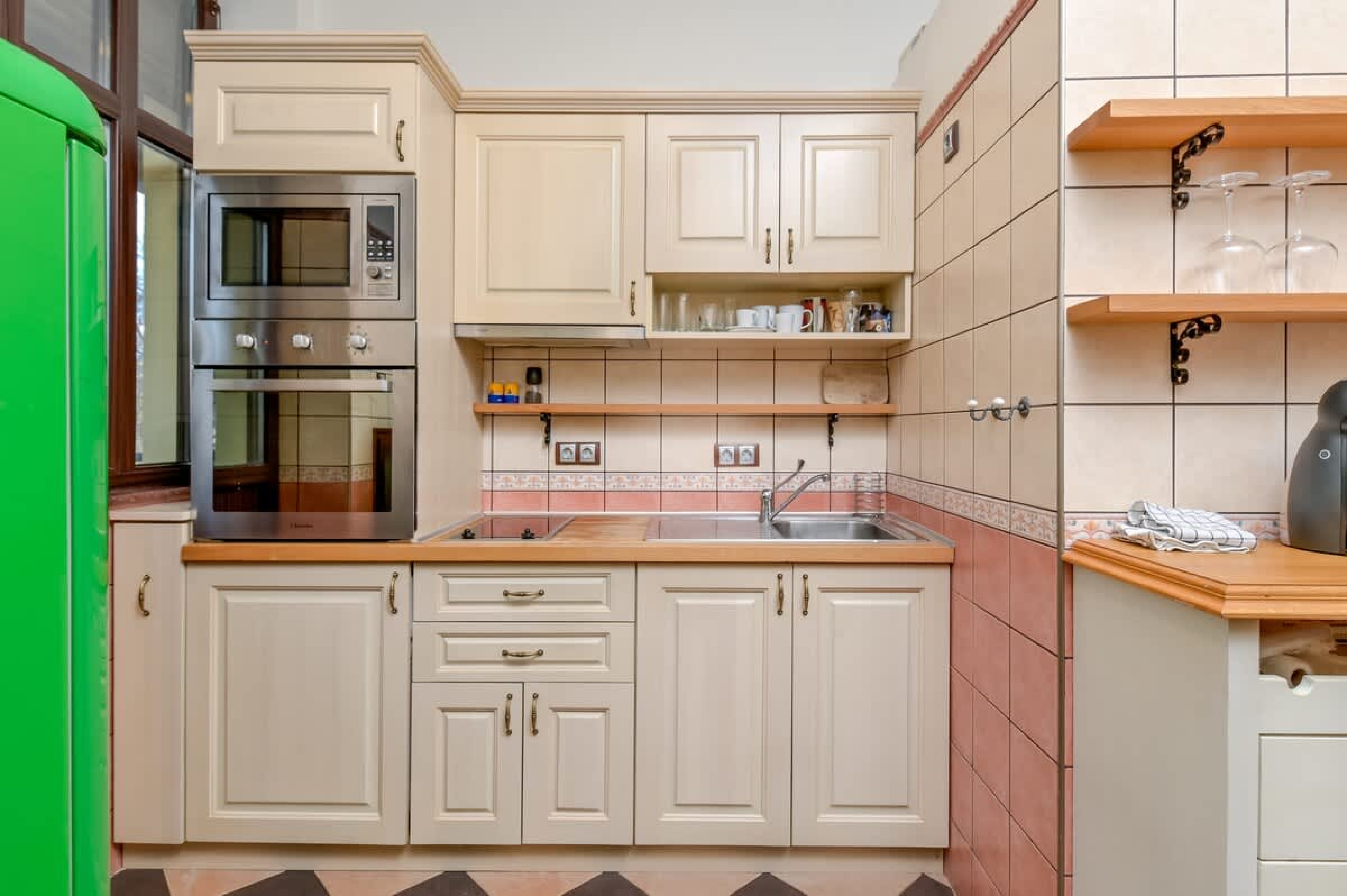 Life in Colors - Elegant 2BD Premium Stay - Photo 4