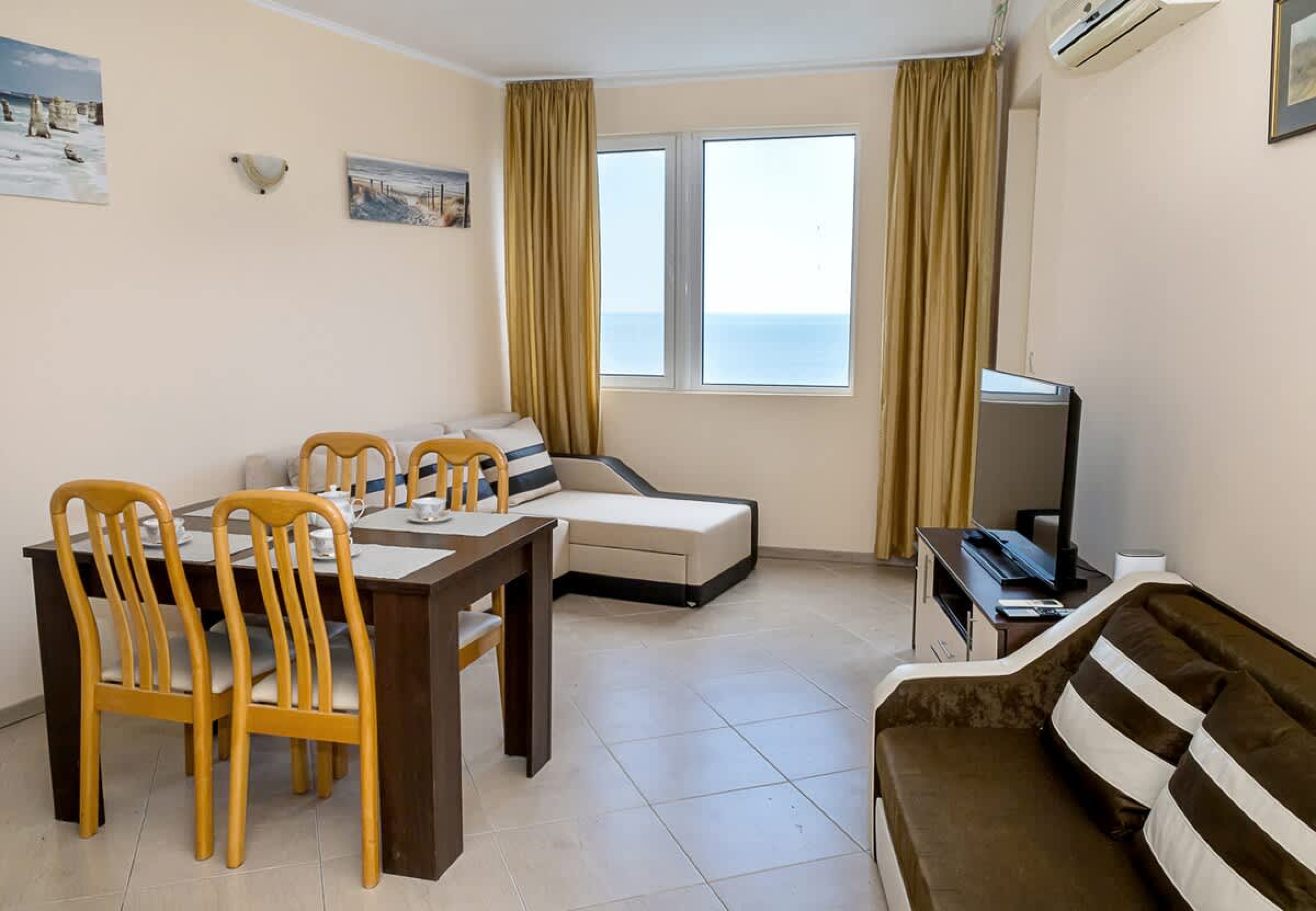 Scoutaround White Logo