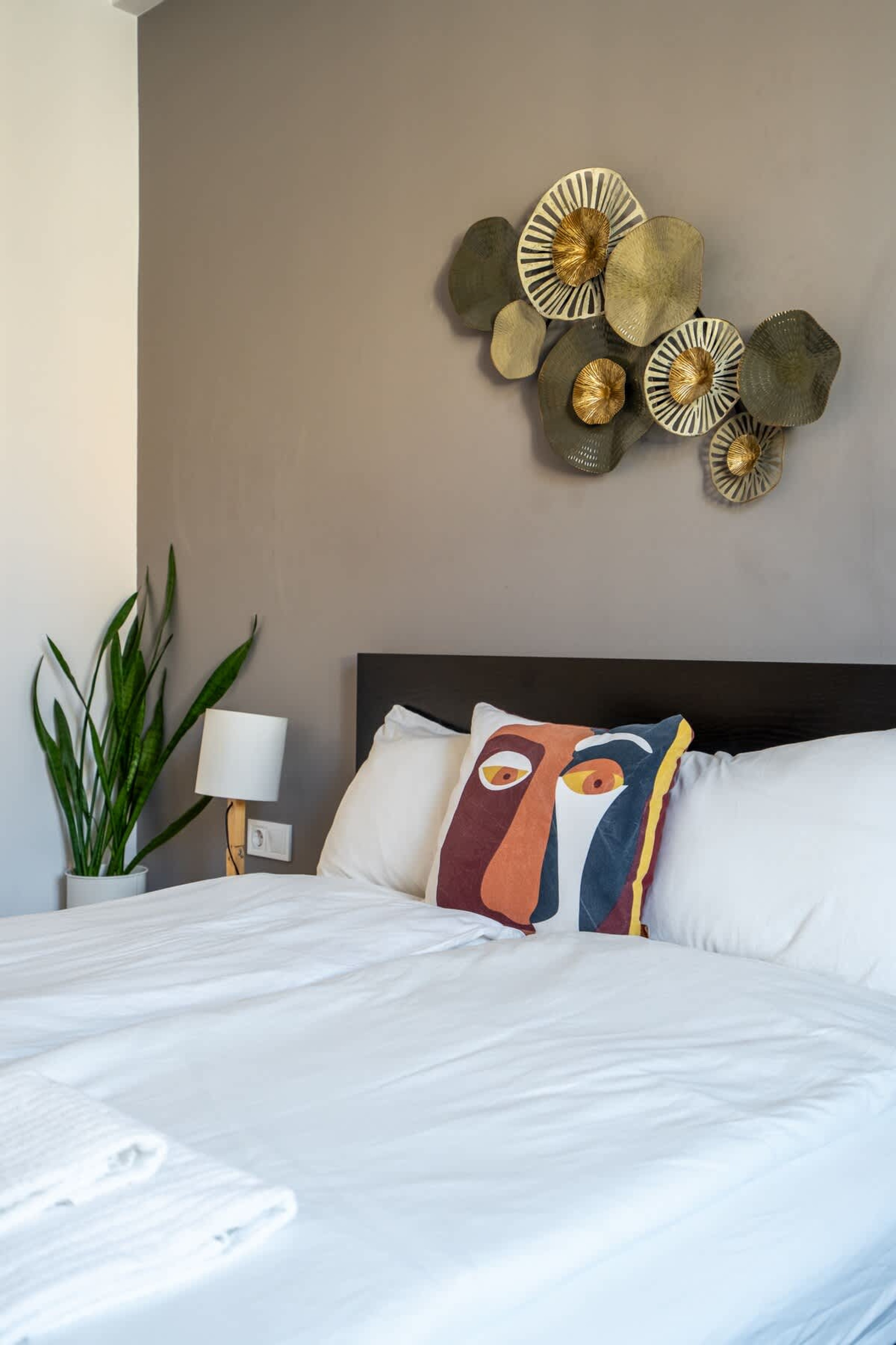 Scoutaround White Logo