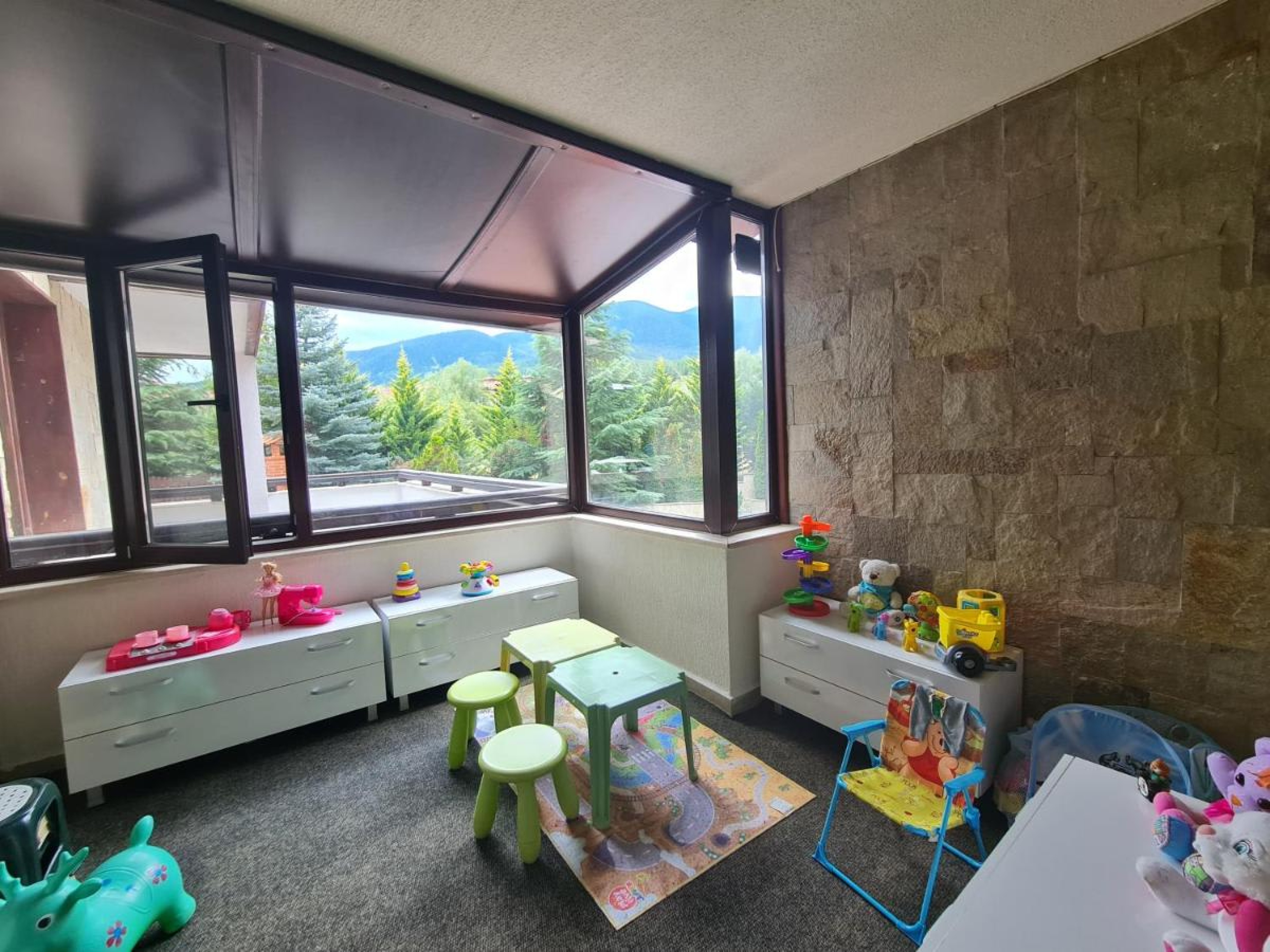 Scoutaround White Logo