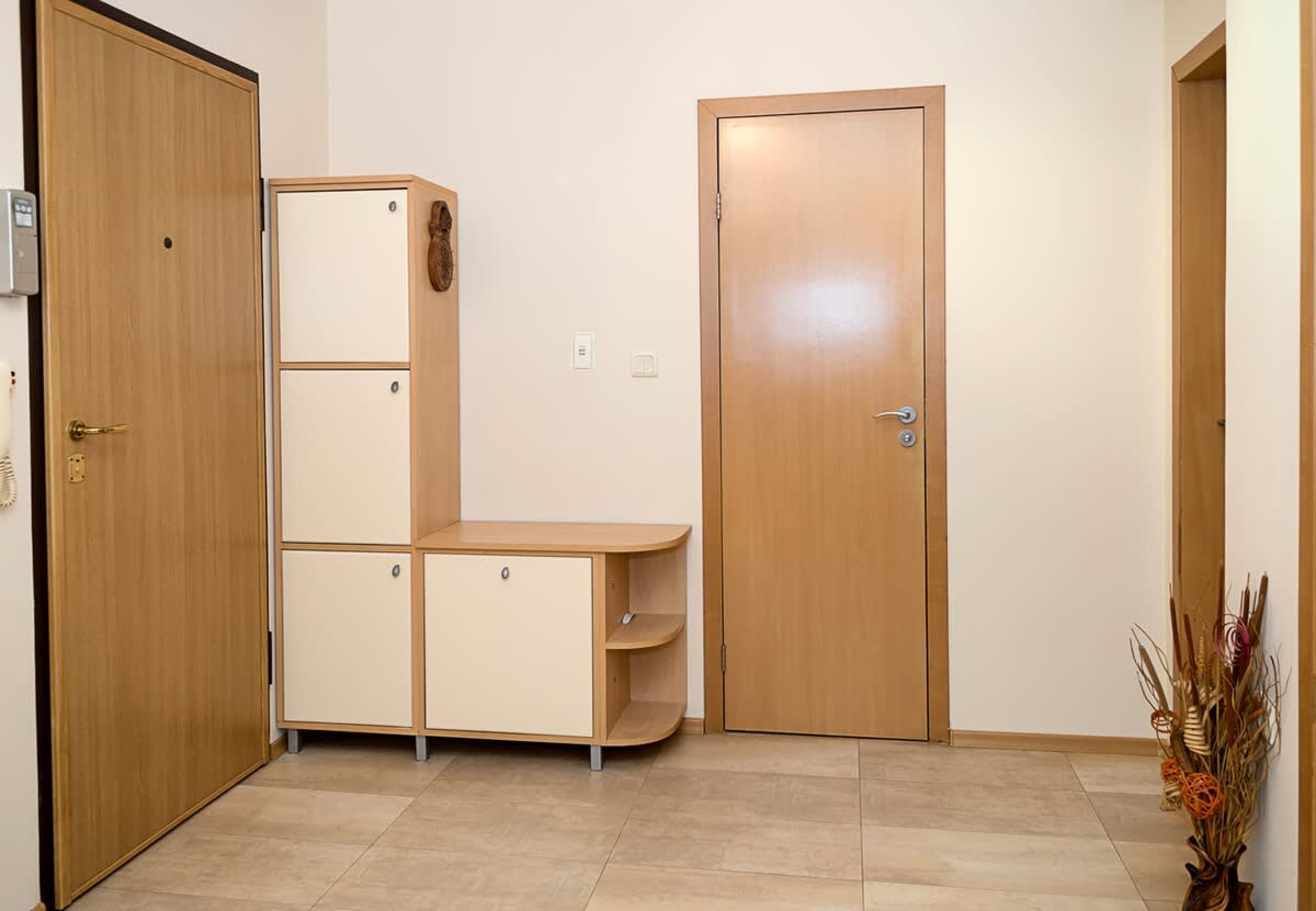 Bright &amp; Spacious 2-Bedroom Flat in Central Varna - Photo 25