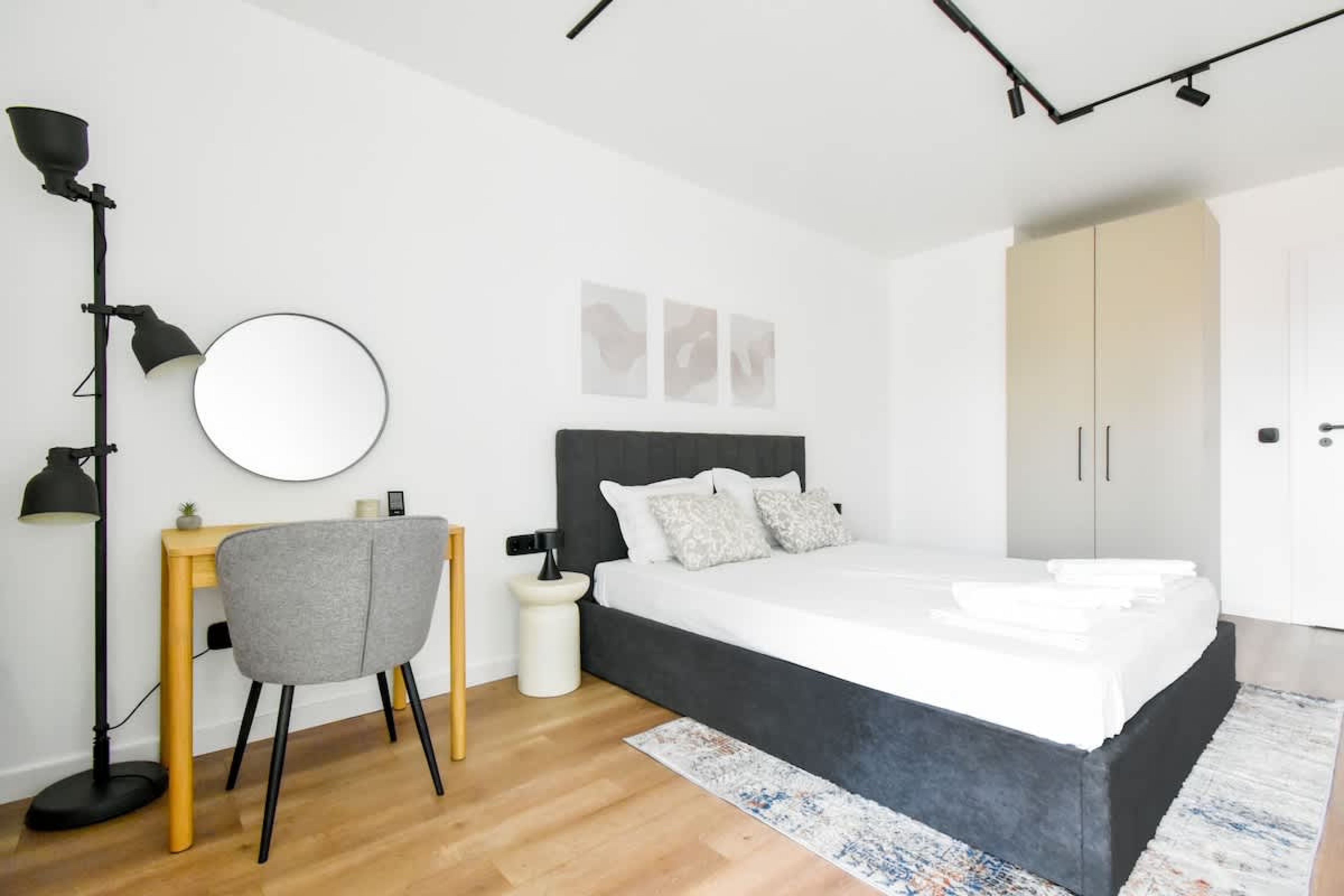 Scoutaround White Logo