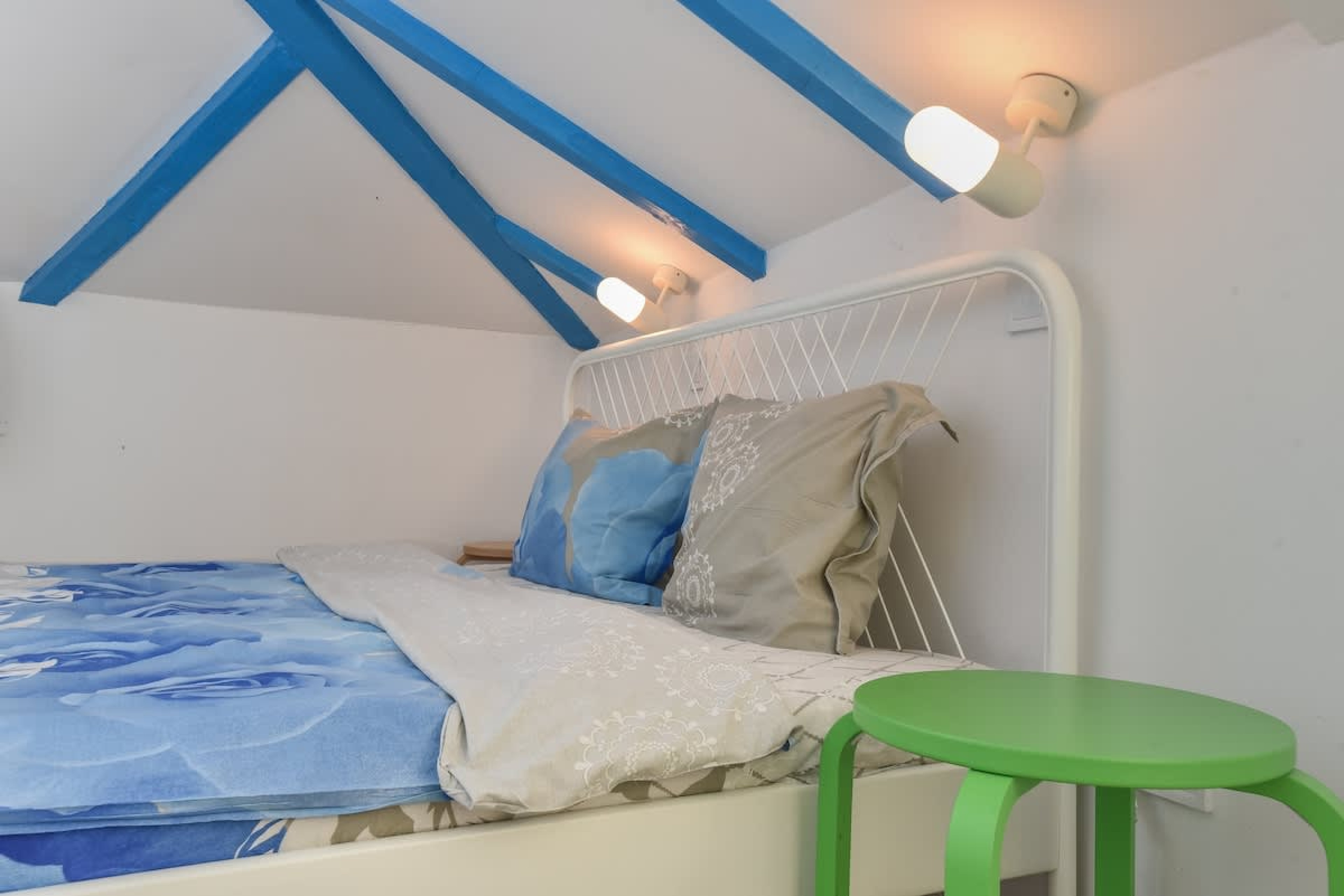 Scoutaround White Logo