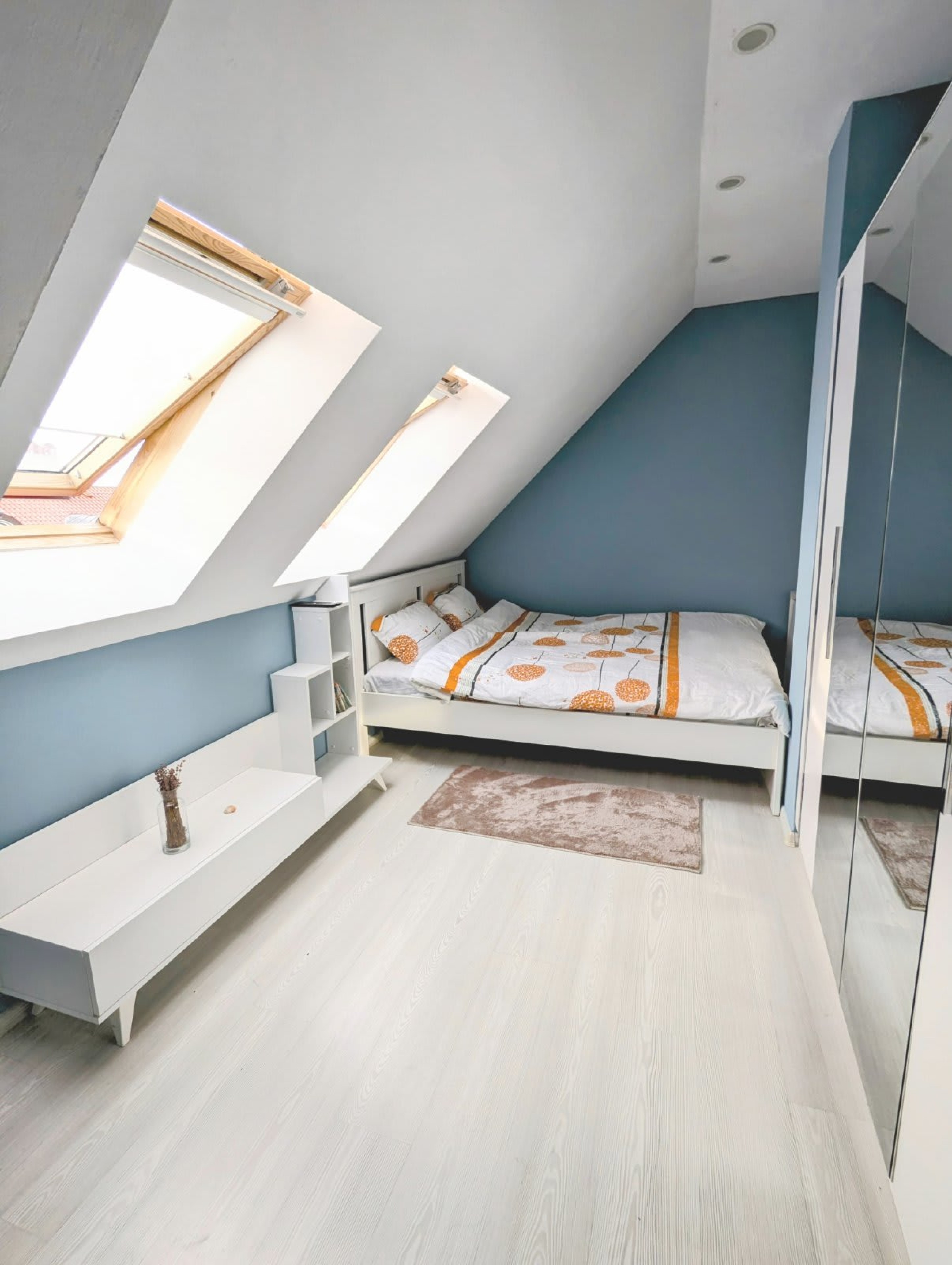 Scoutaround White Logo