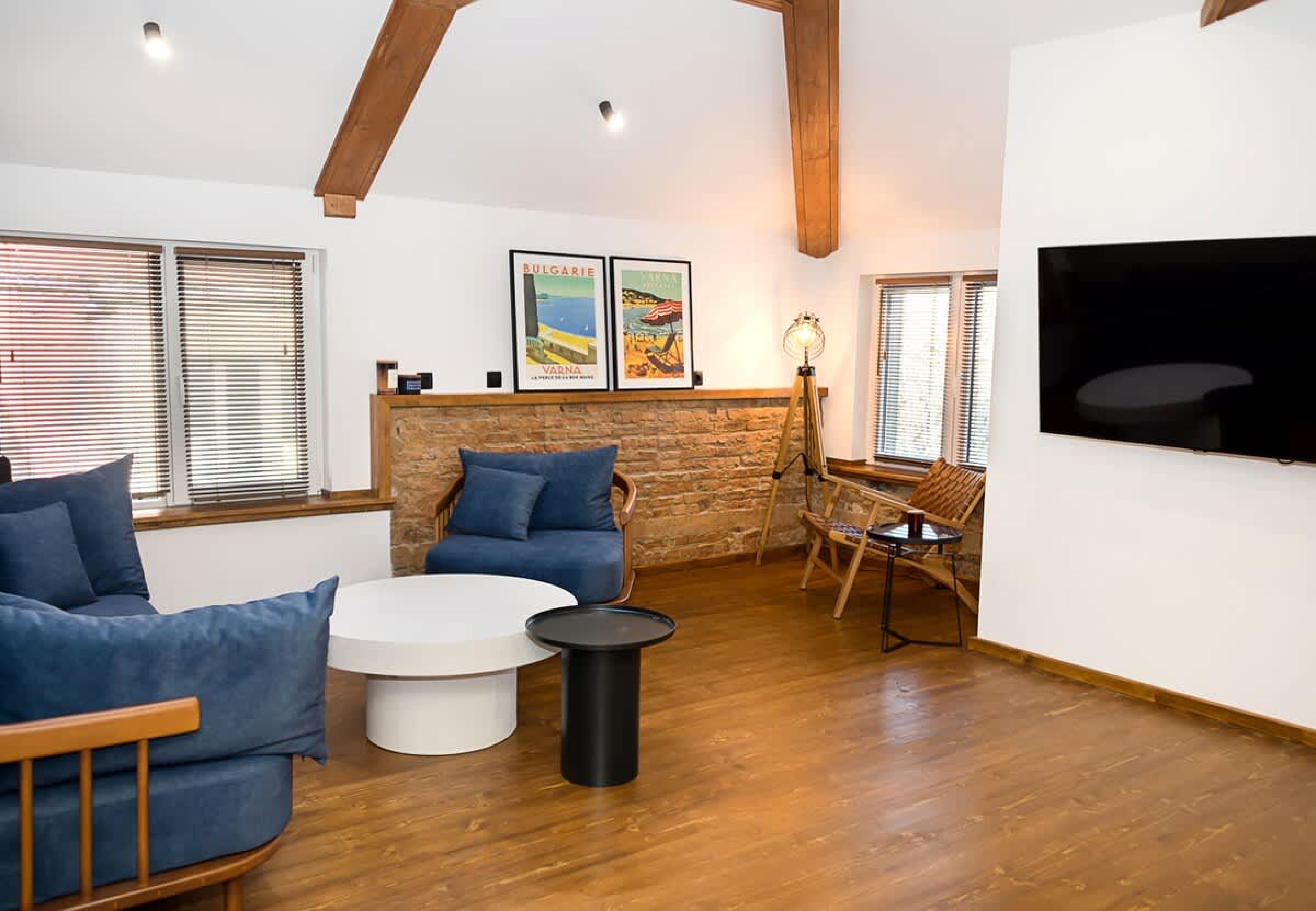 Scoutaround White Logo