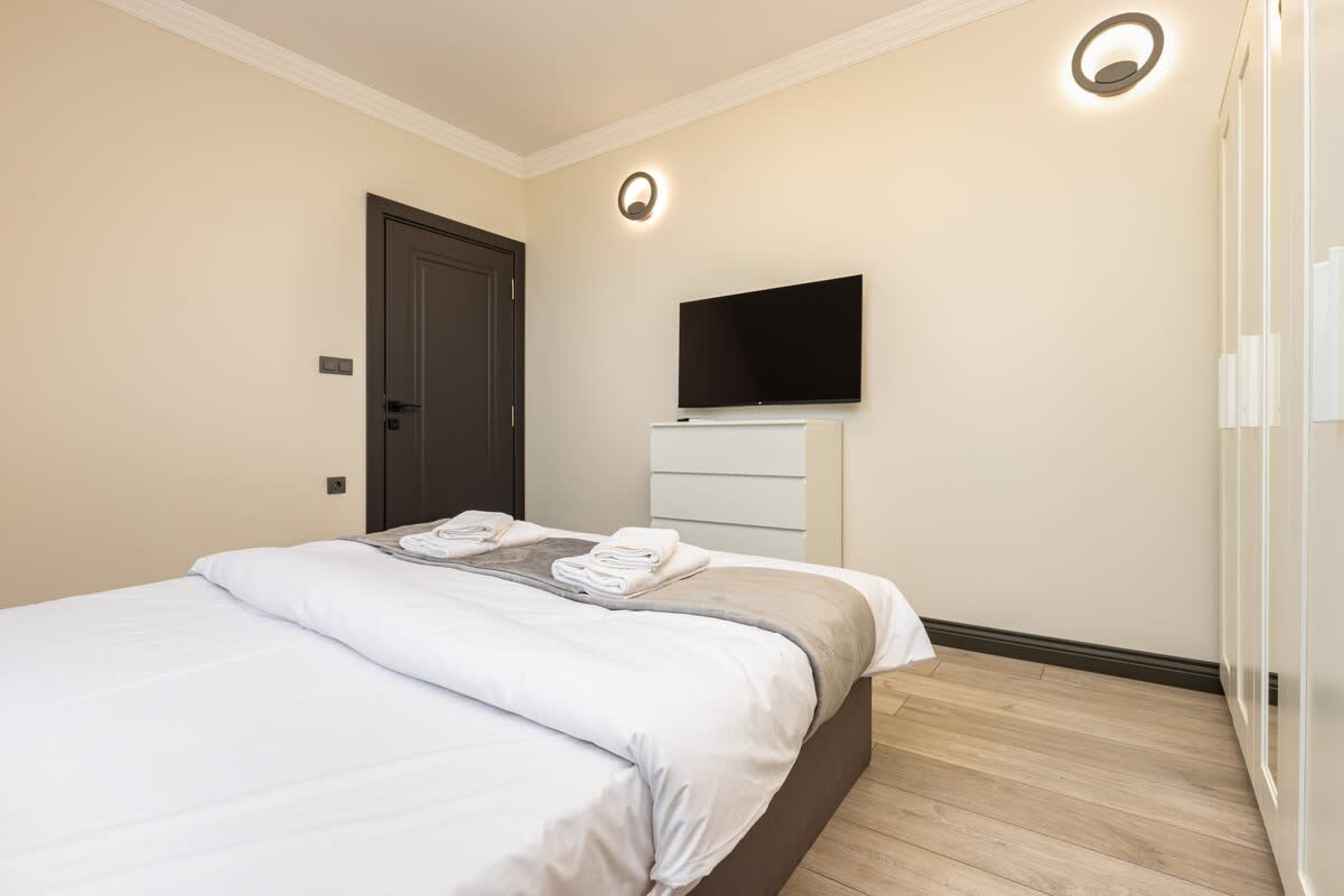 Scoutaround White Logo