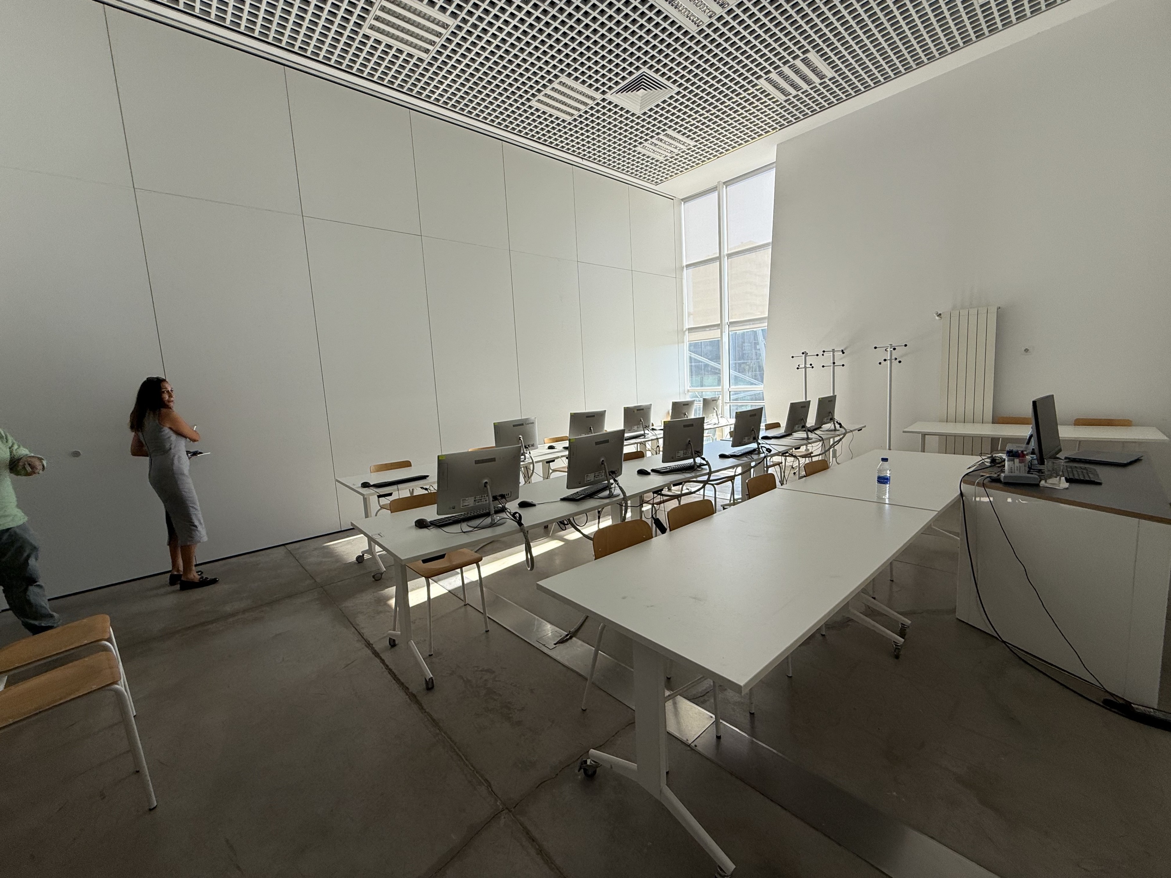 Scoutaround White Logo