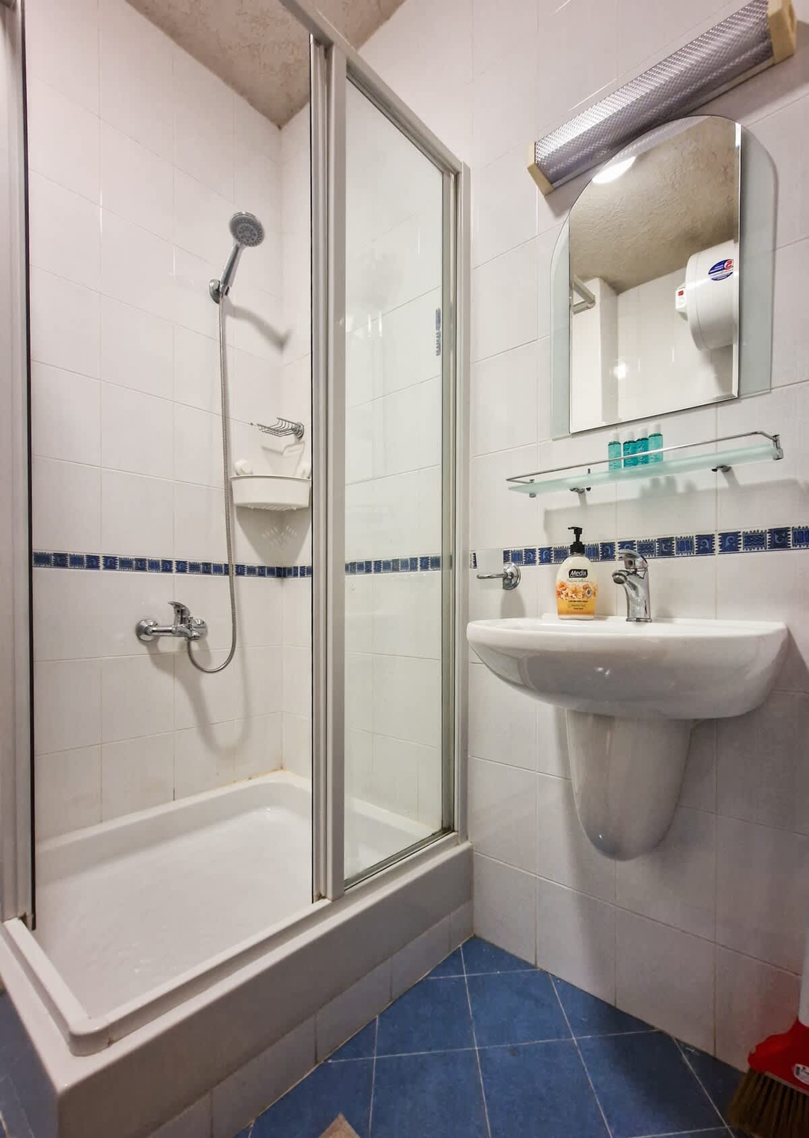 Scoutaround White Logo