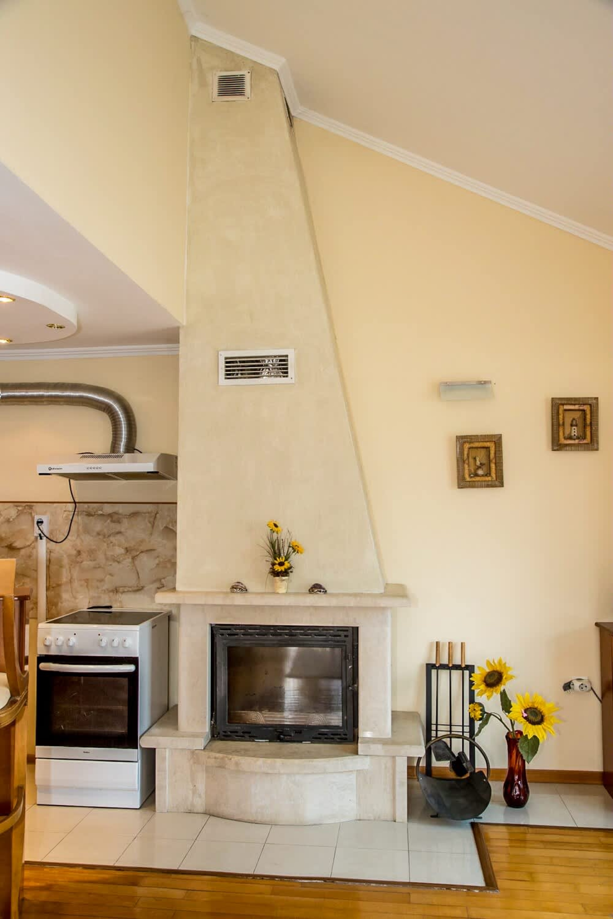 Spacious &amp; Sunny Maisonette w/ Terrace near Centre - Photo 8