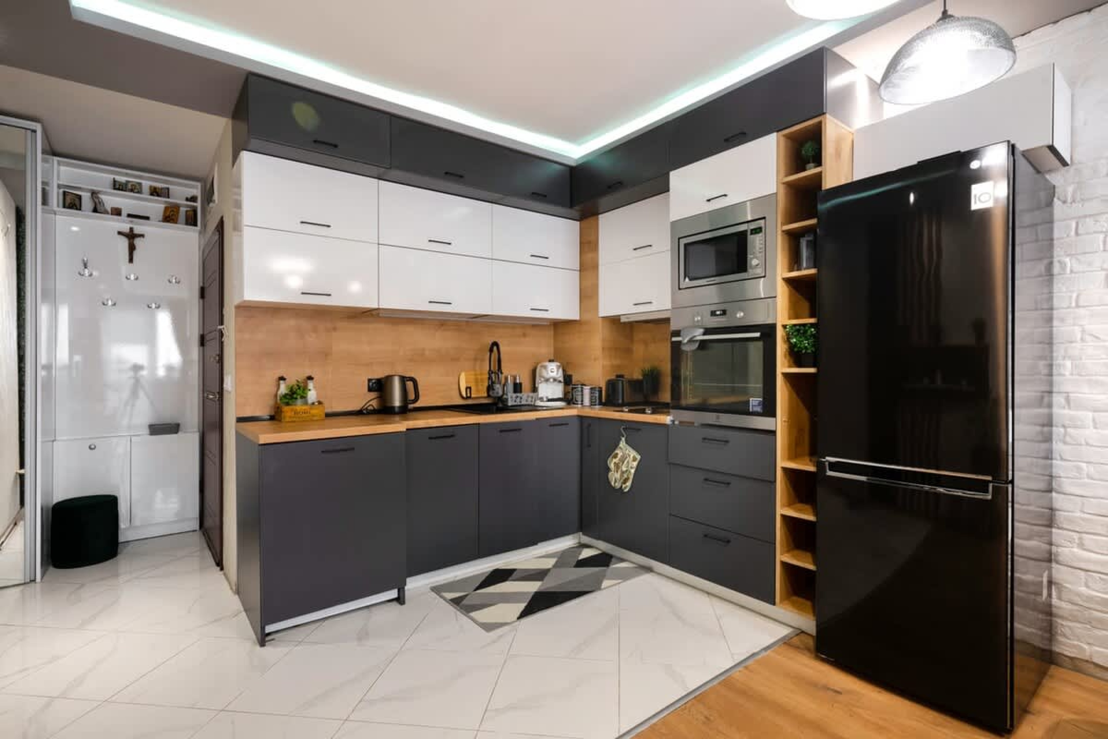 Scoutaround White Logo