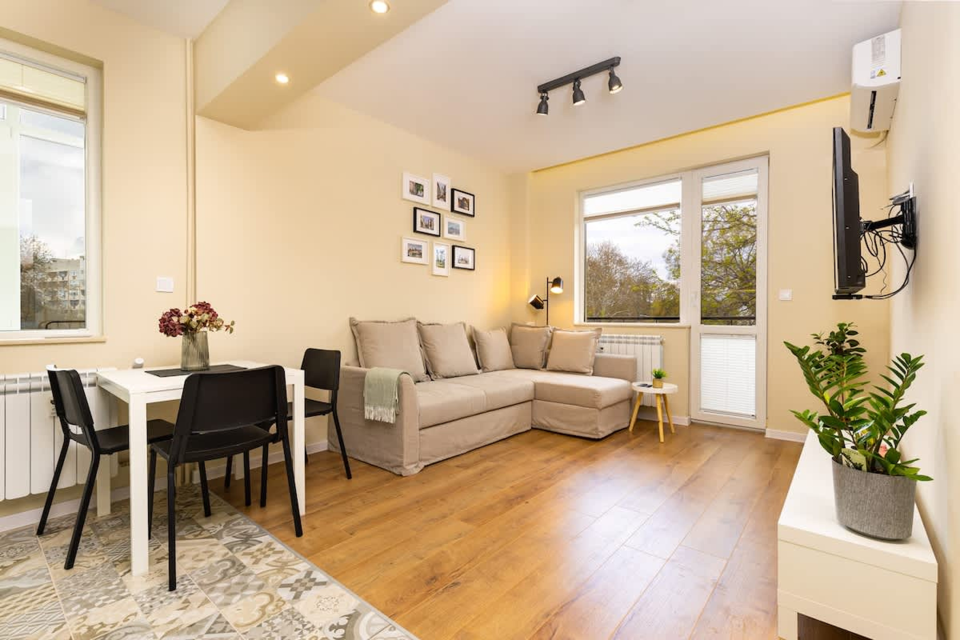 Serene Living in the Heart of Plovdiv - Photo 11