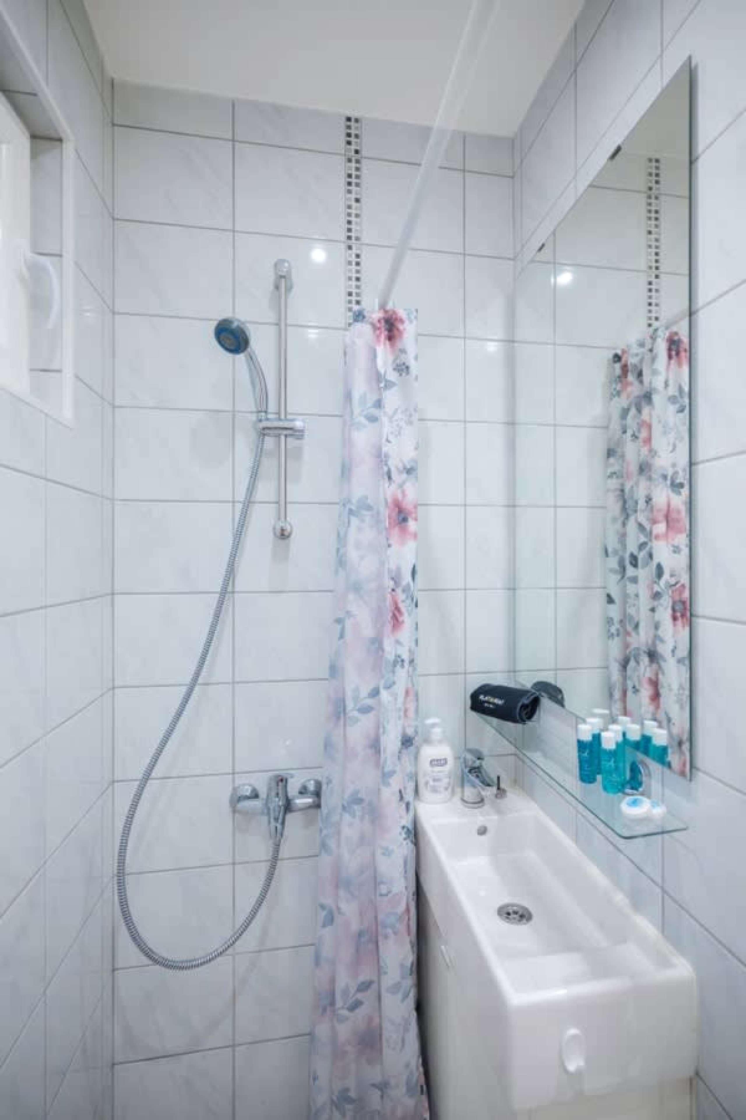 Scoutaround White Logo