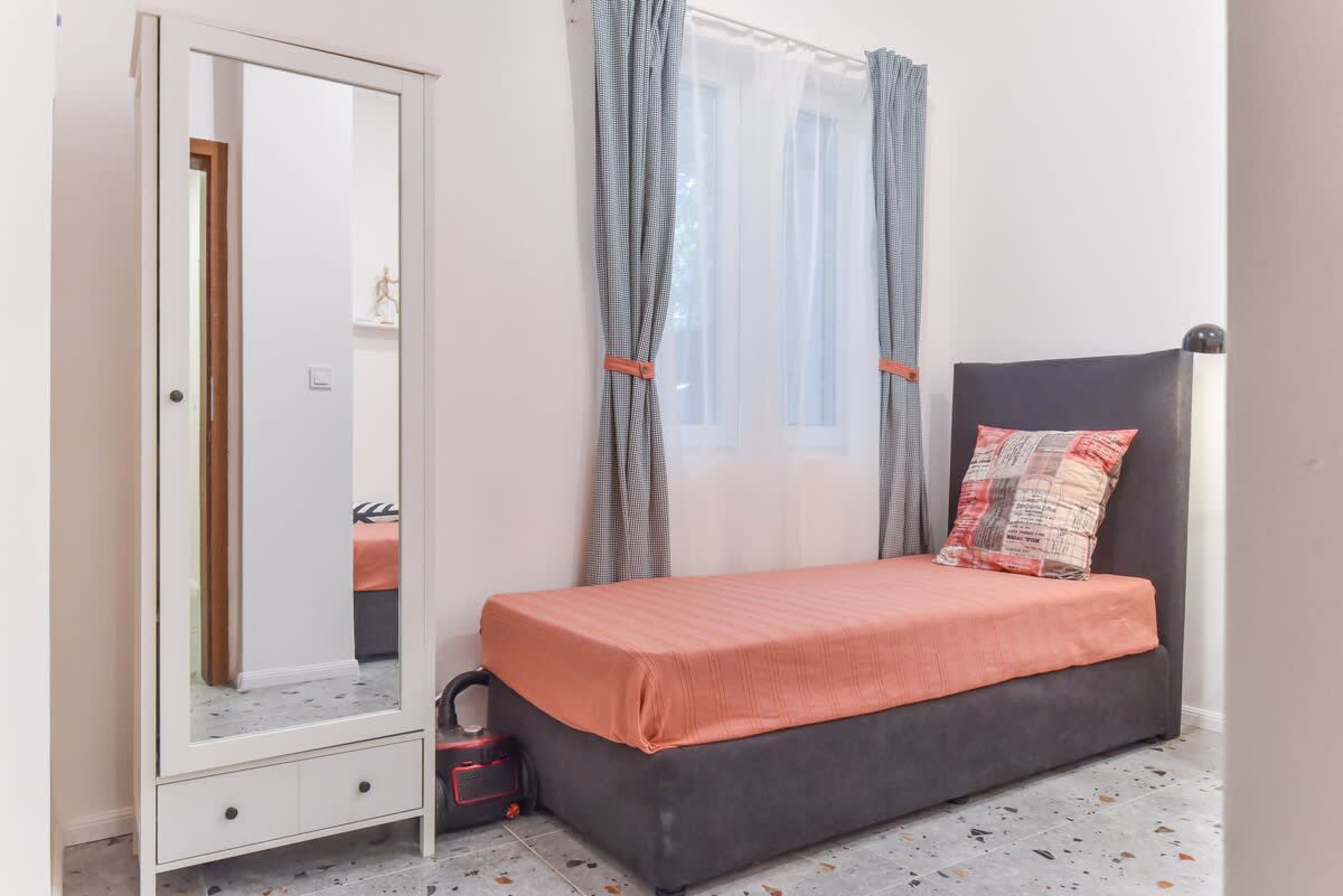 Scoutaround White Logo