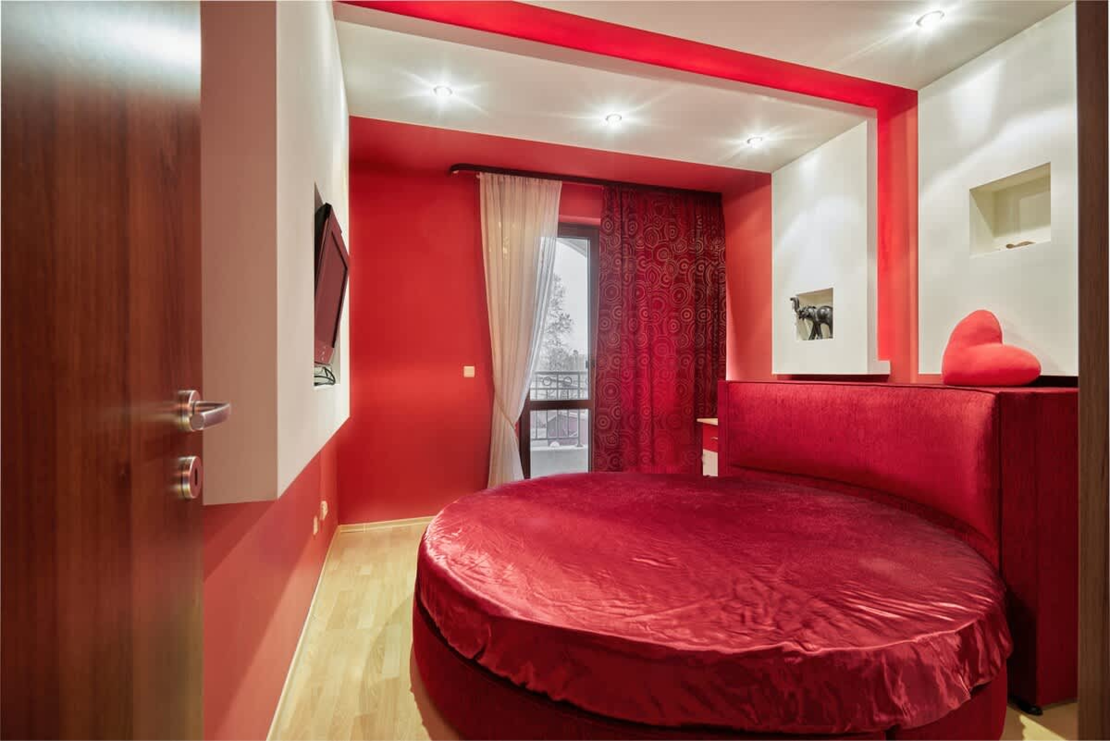 Scoutaround White Logo