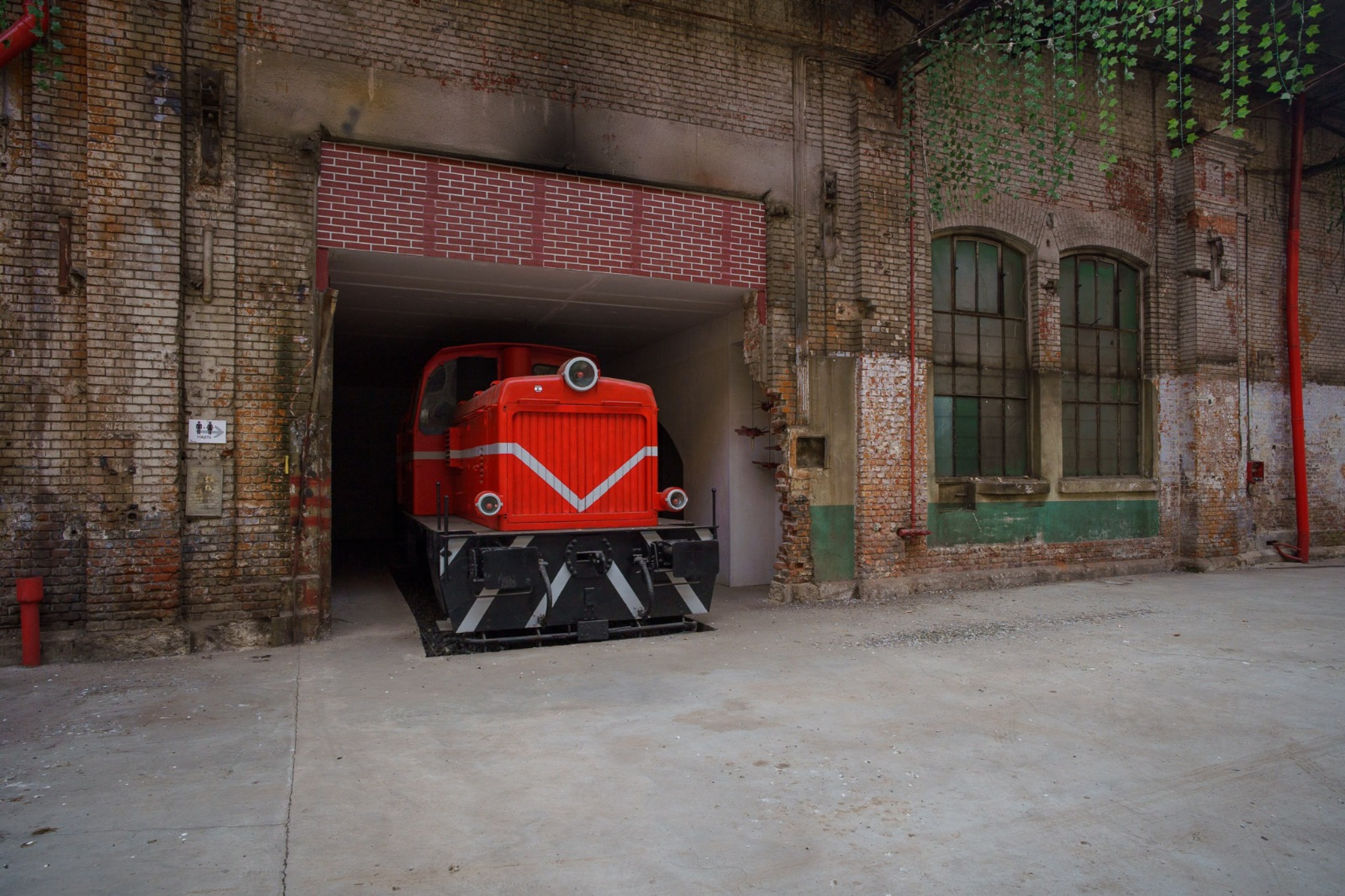 Scoutaround White Logo