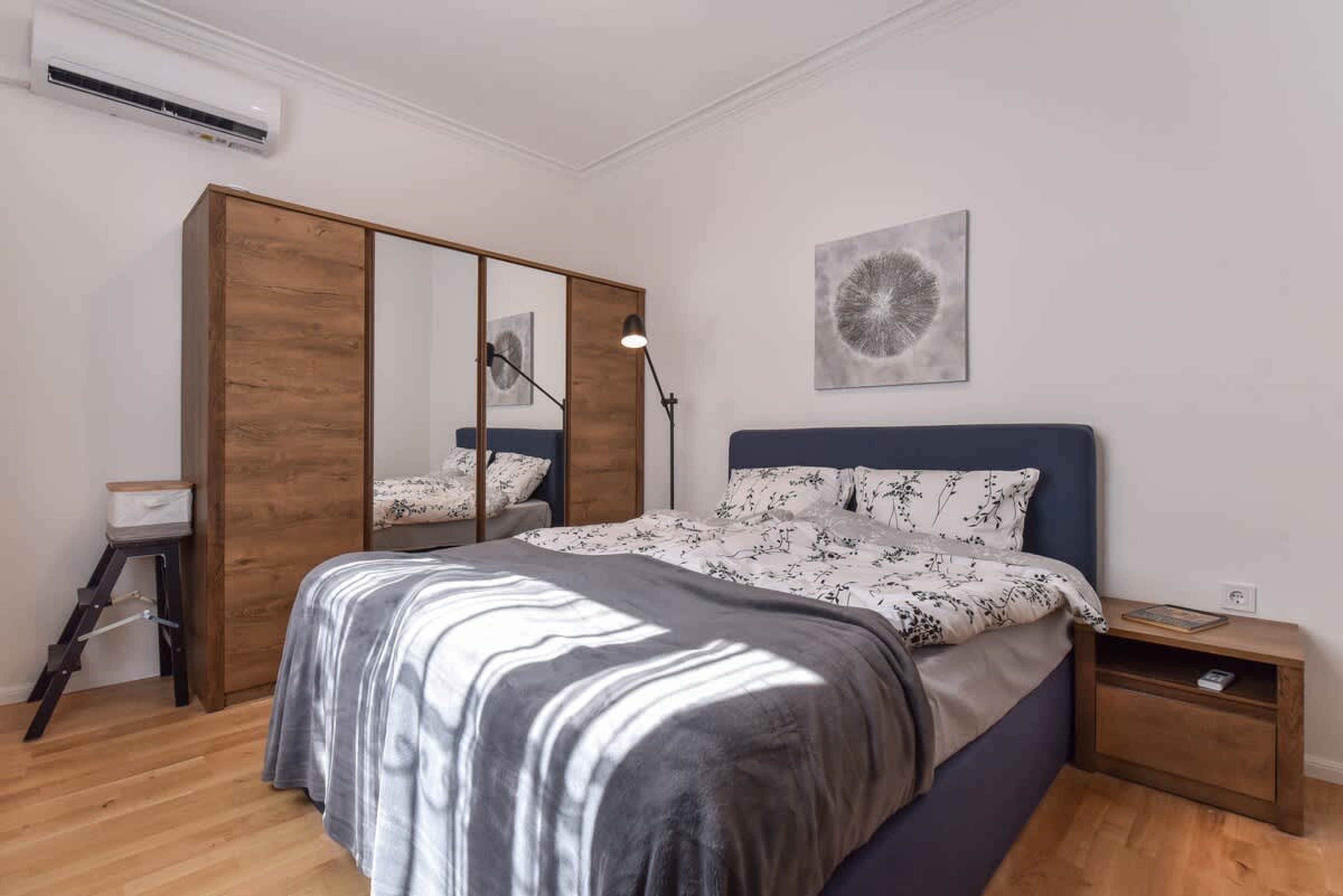 Scoutaround White Logo