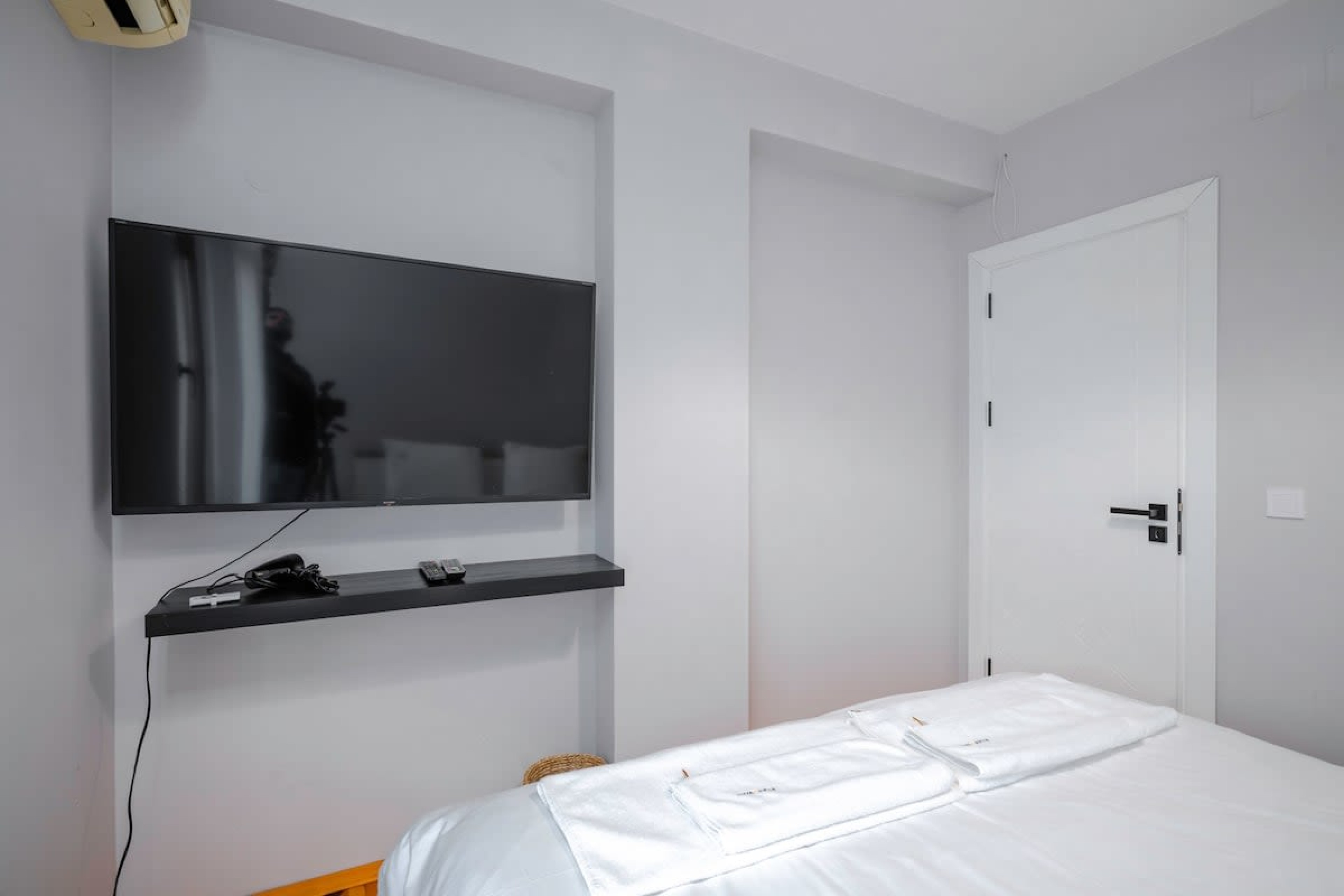 Scoutaround White Logo