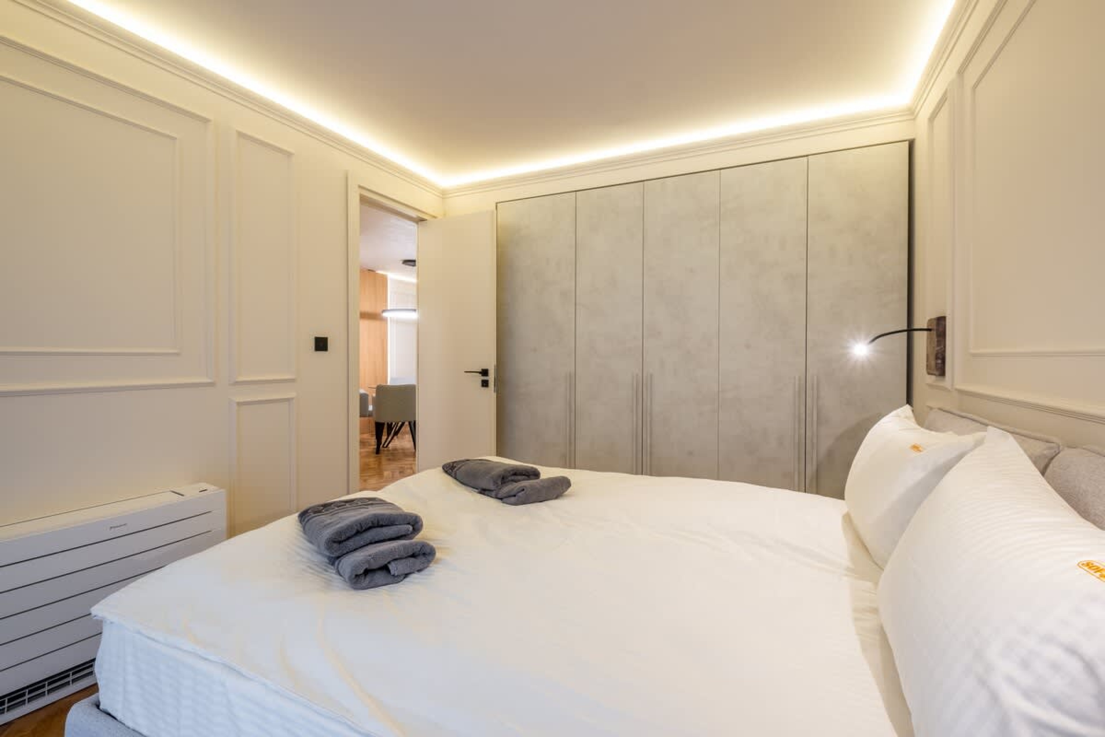 Scoutaround White Logo