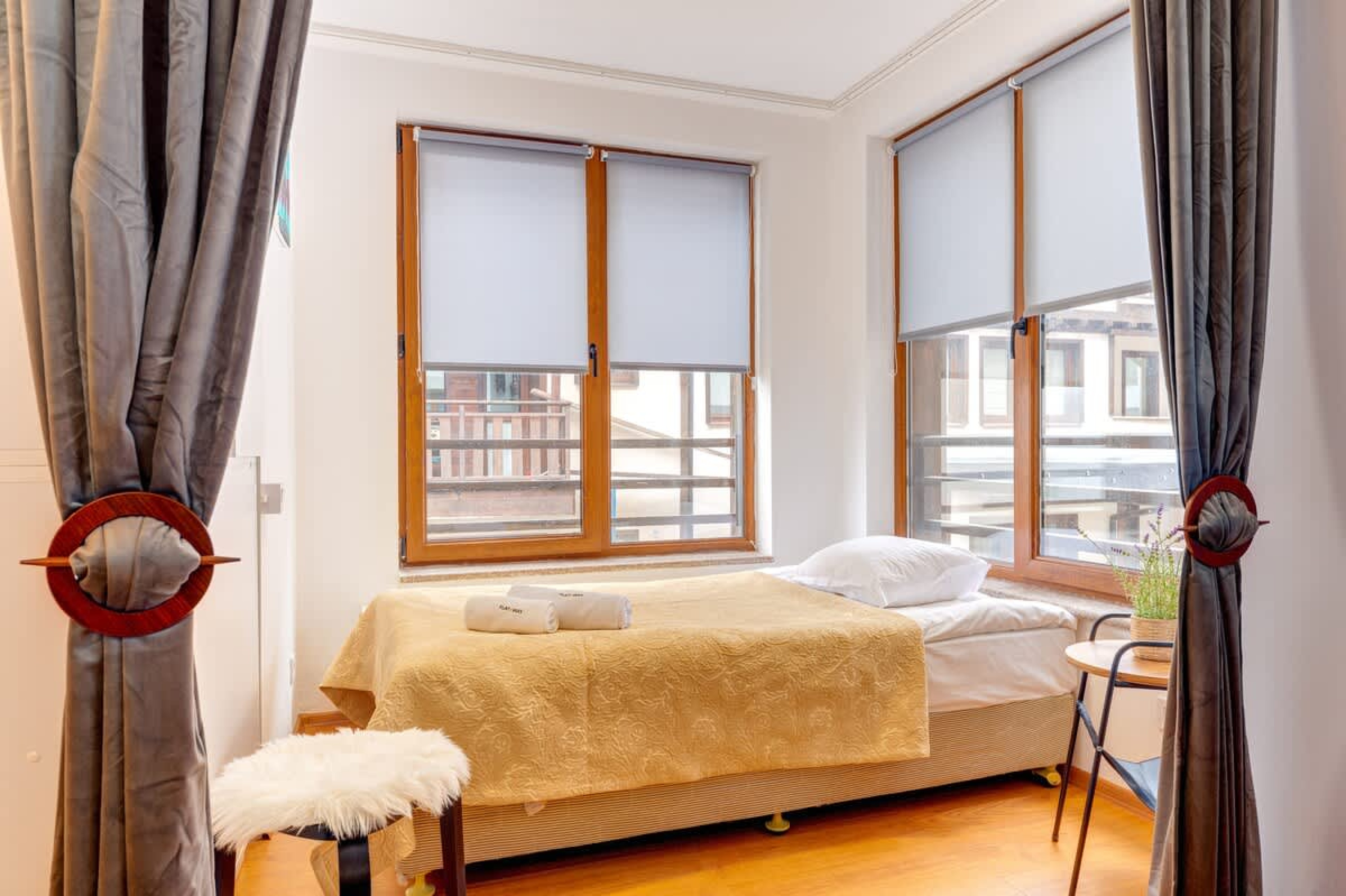 Scoutaround White Logo