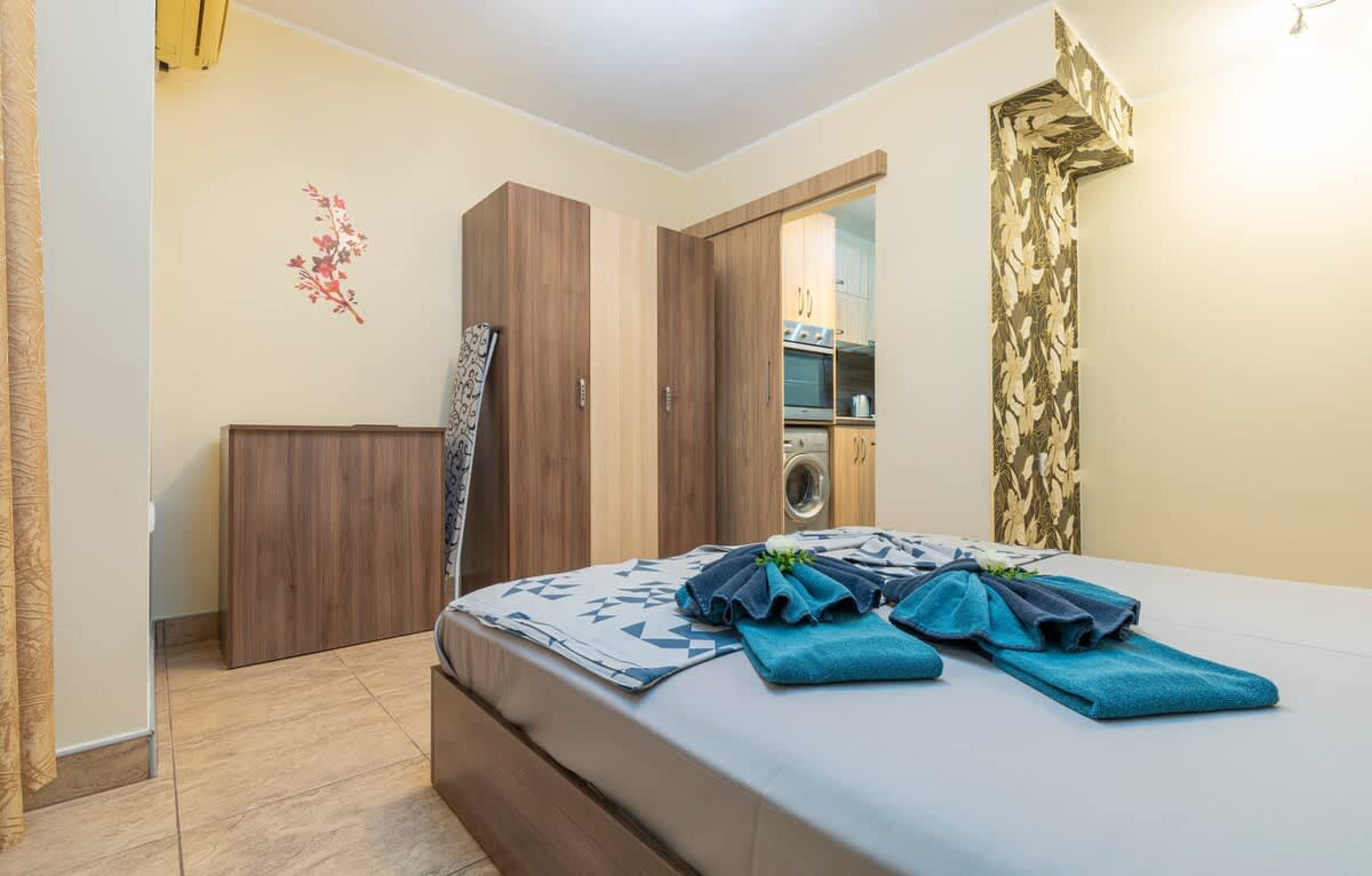 Scoutaround White Logo