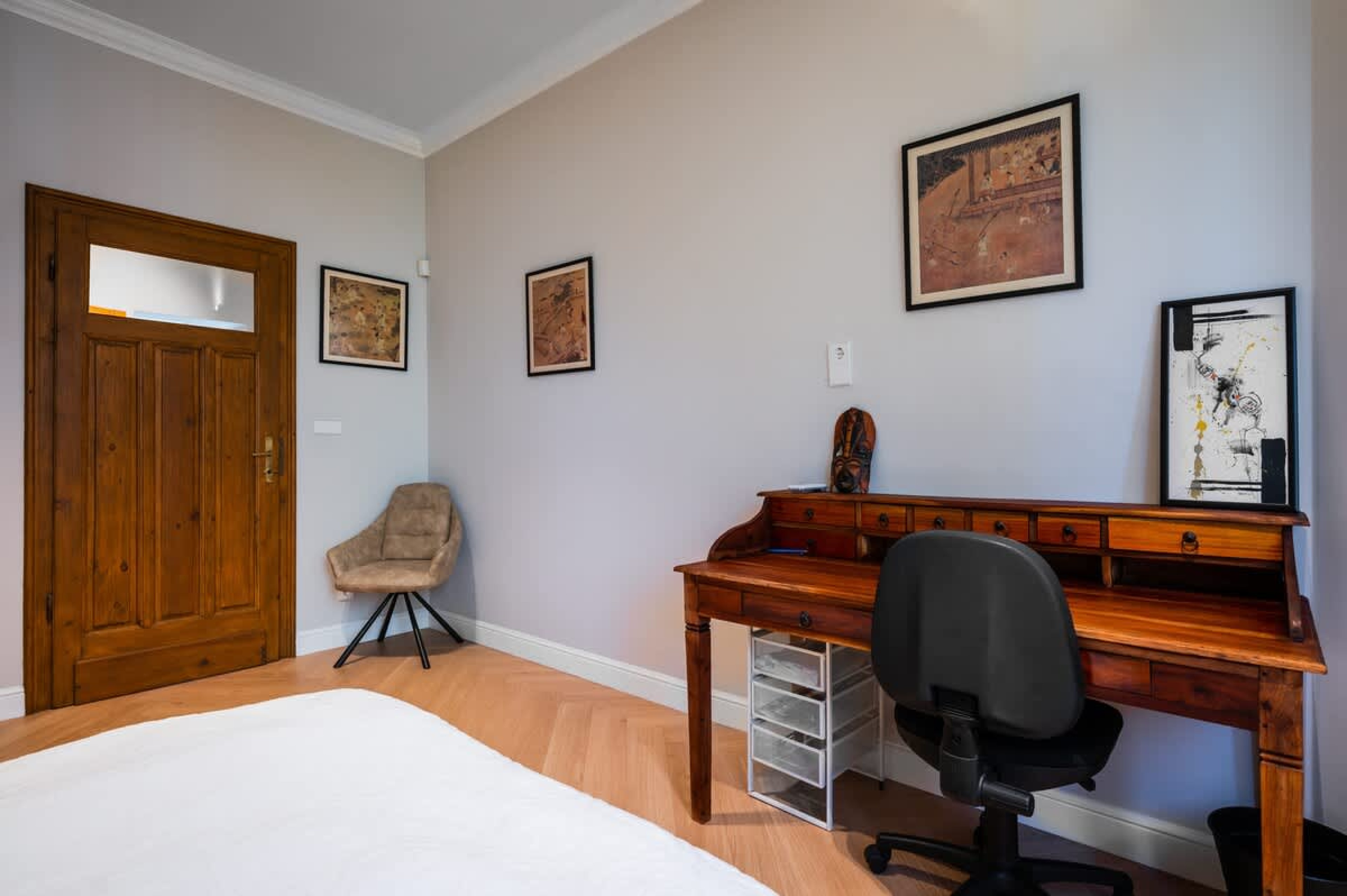 Scoutaround White Logo