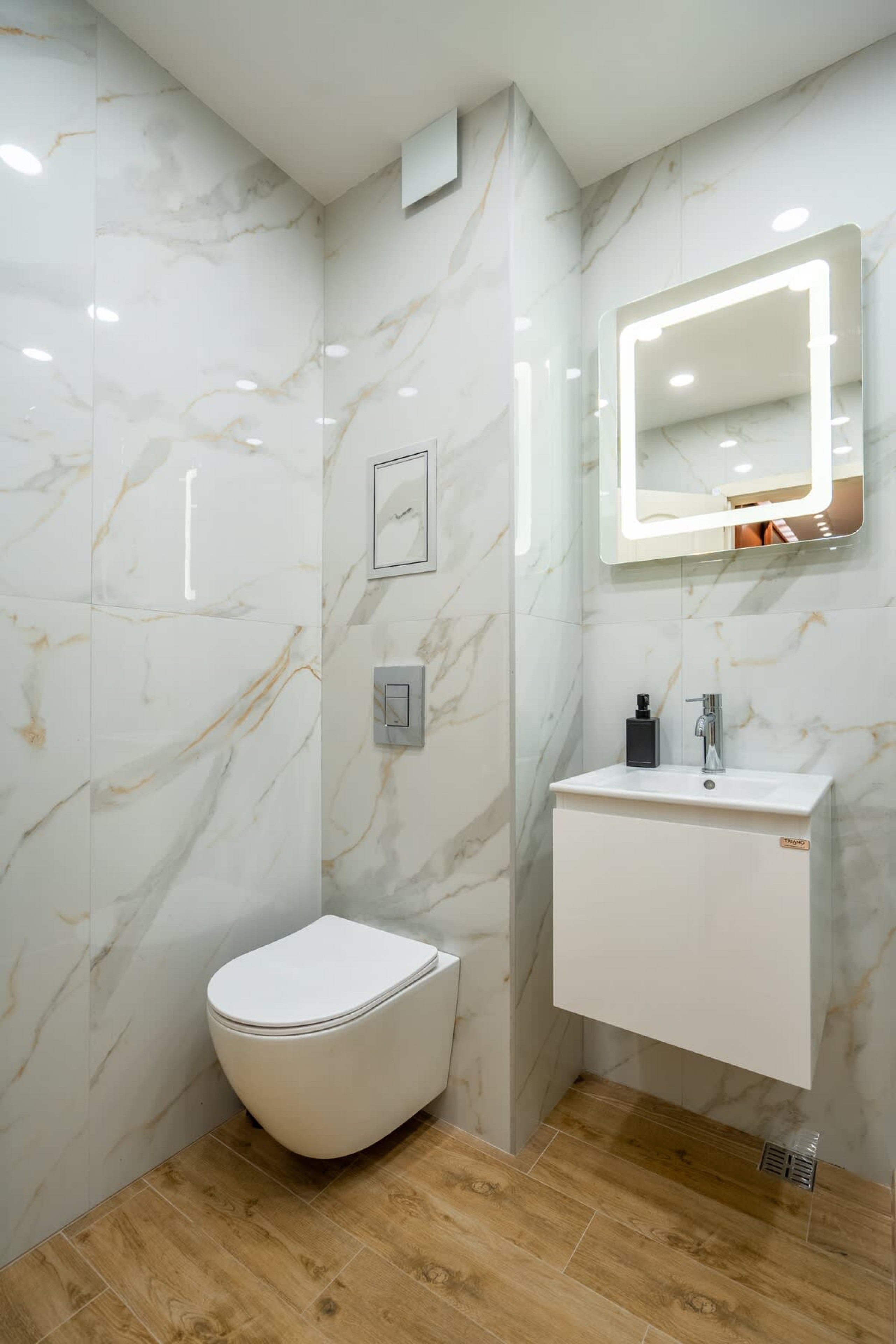 Scoutaround White Logo