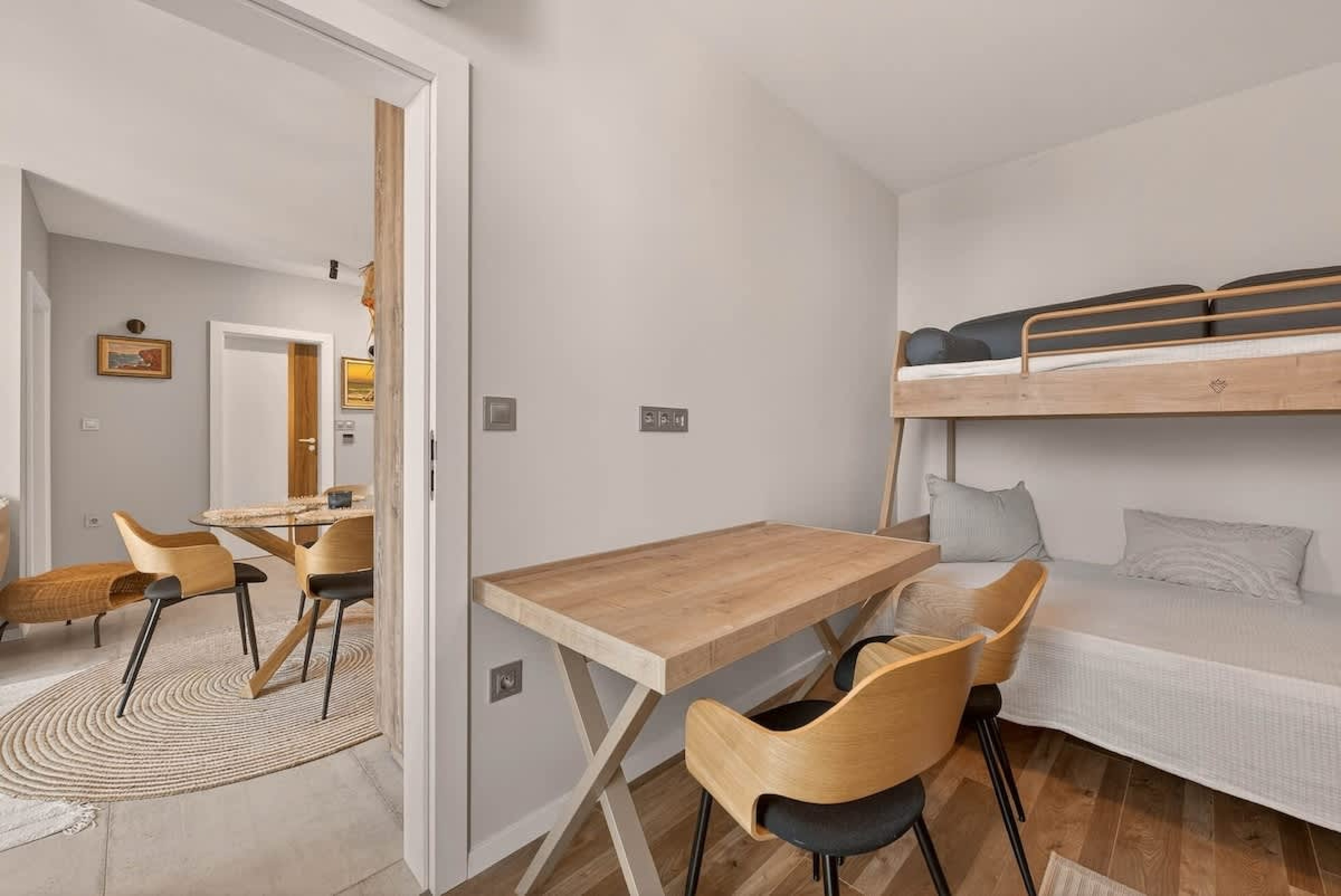 Scoutaround White Logo