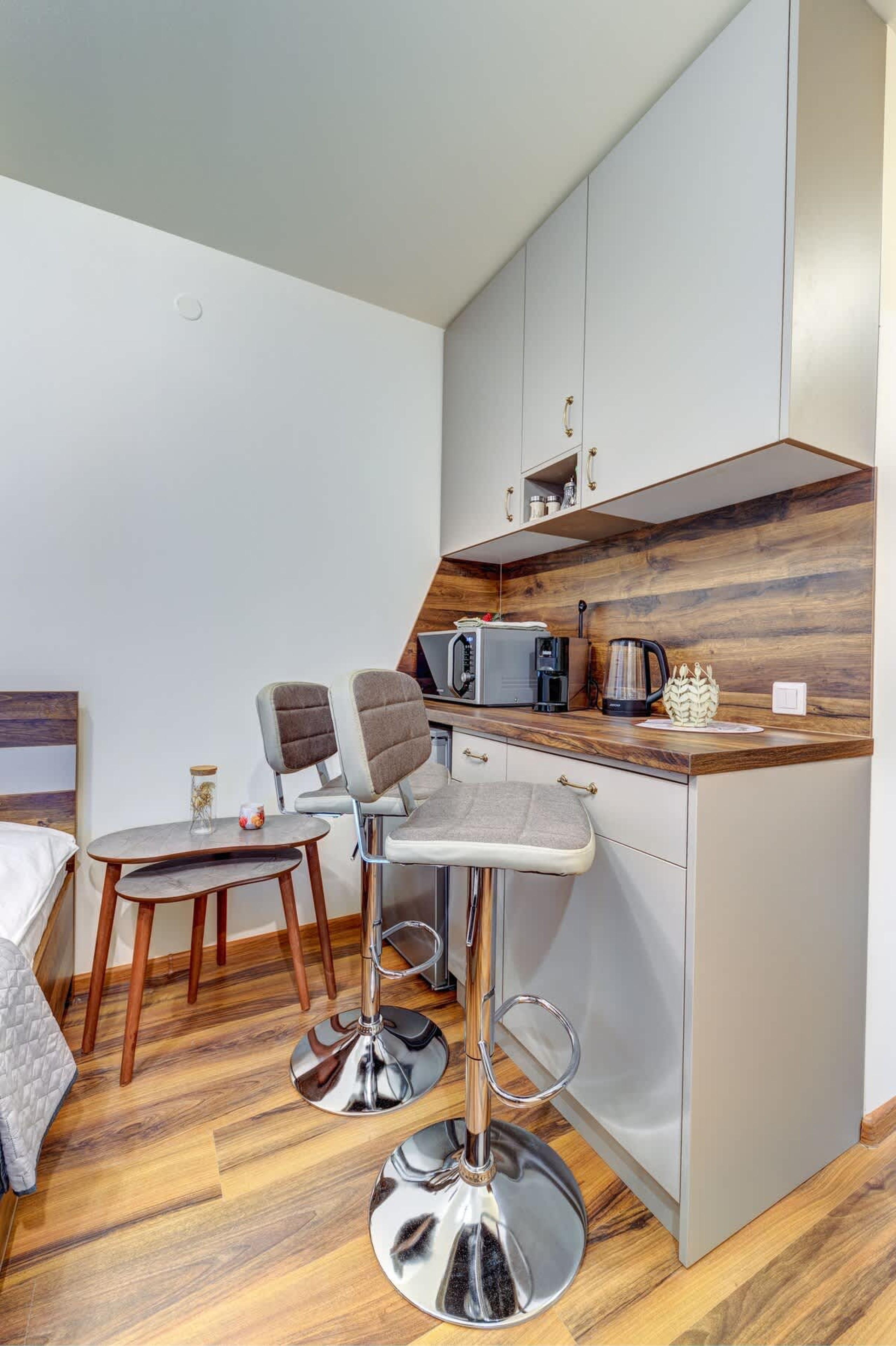 Scoutaround White Logo