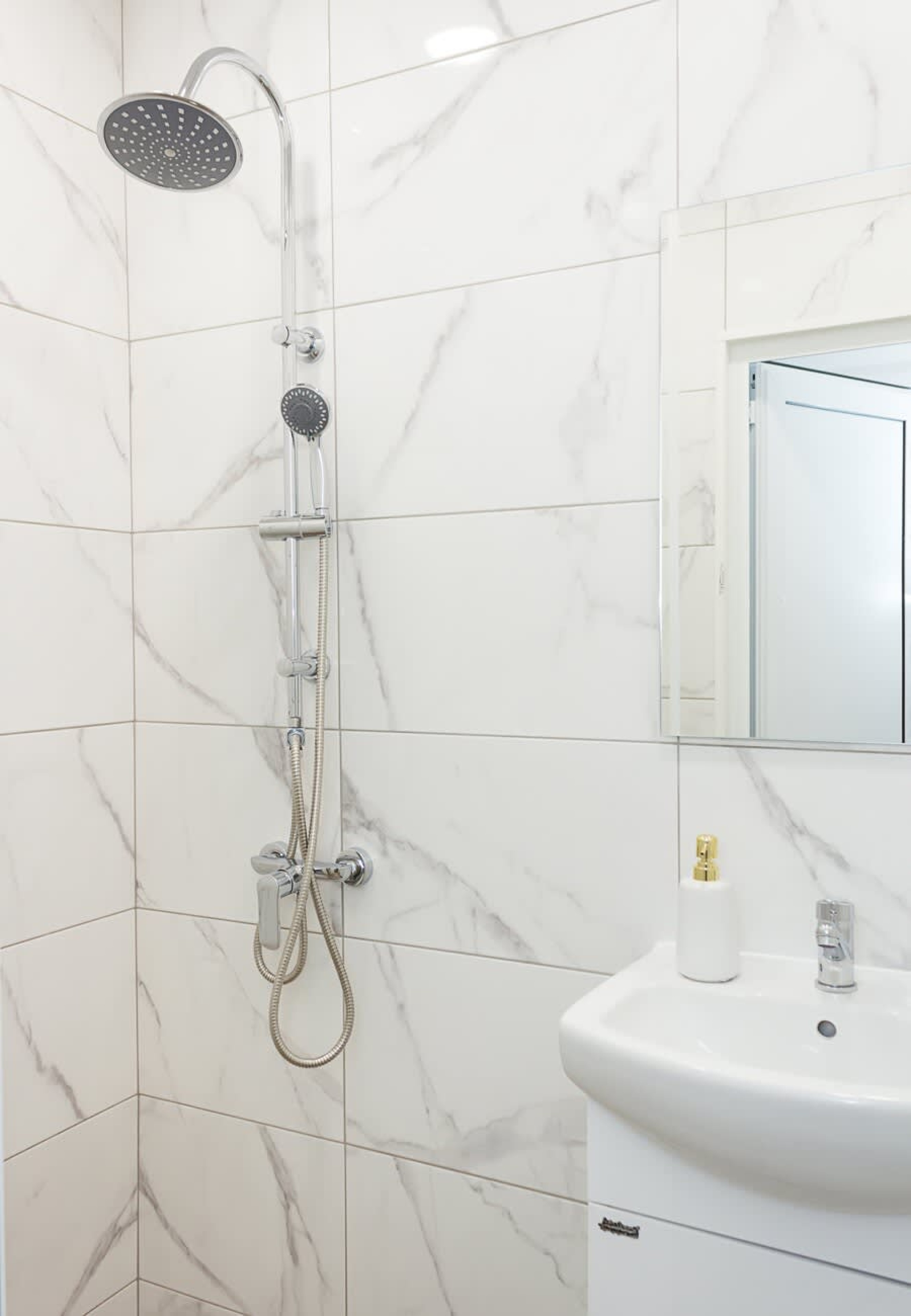 Scoutaround White Logo