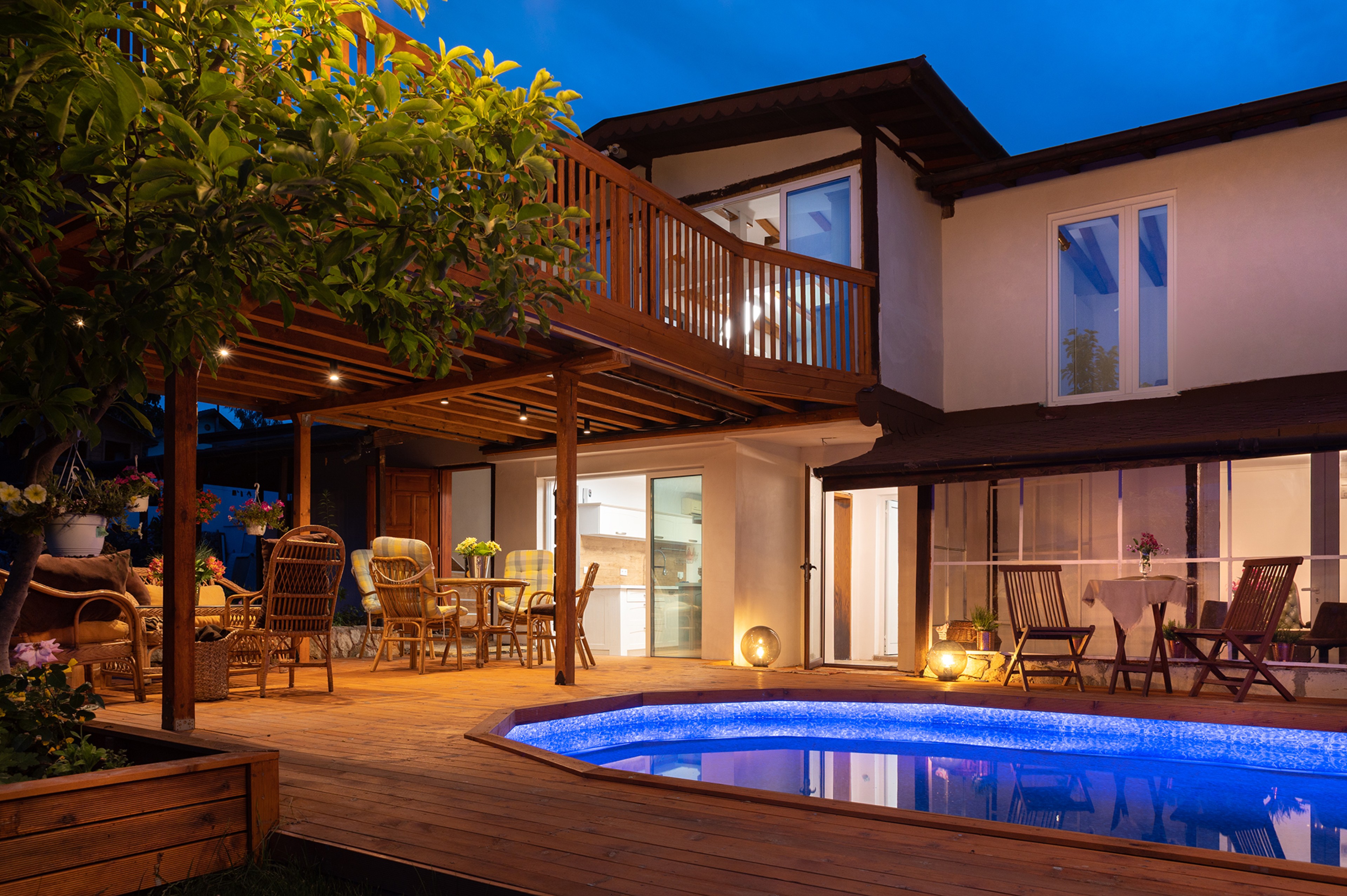 Scoutaround White Logo