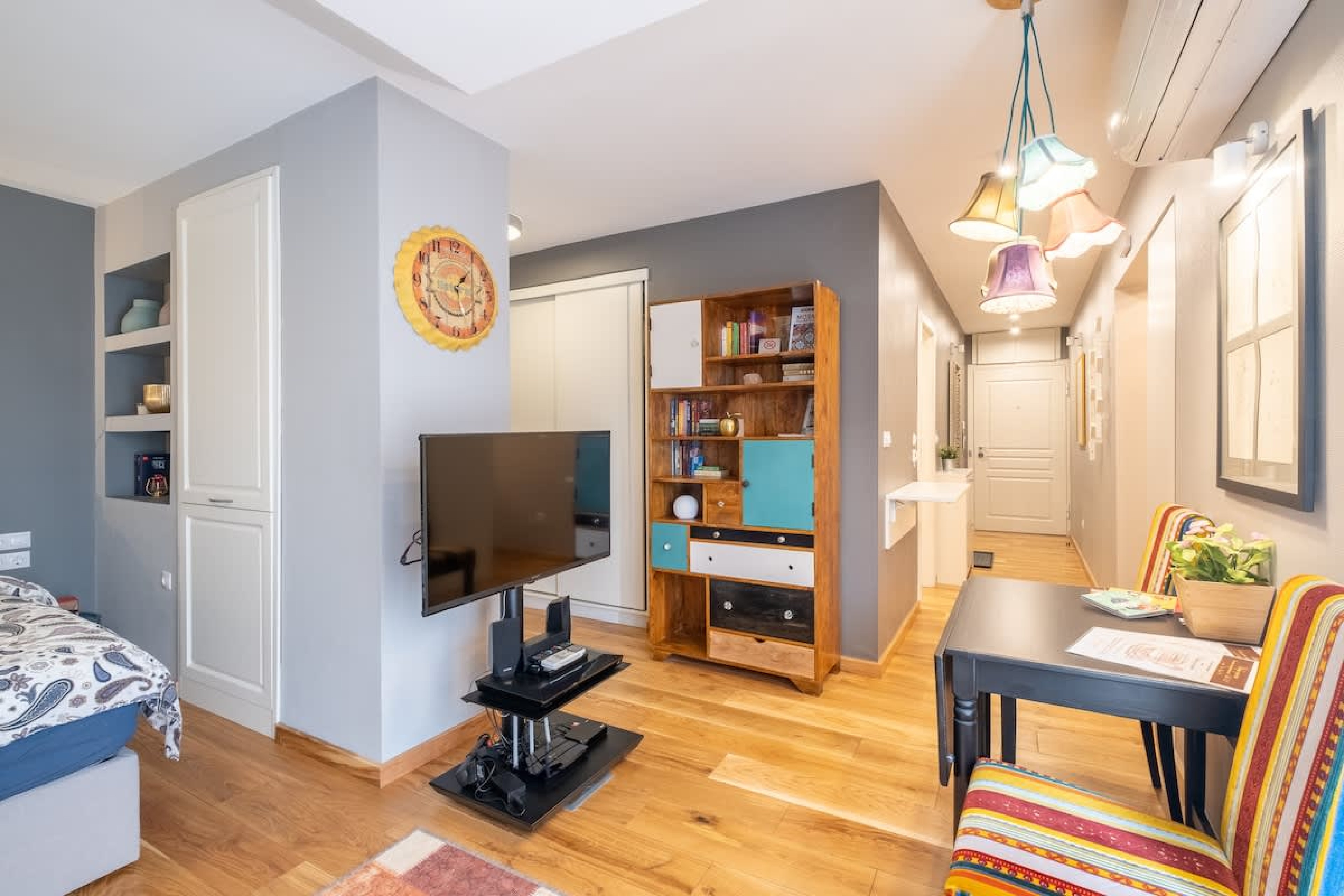 Scoutaround White Logo