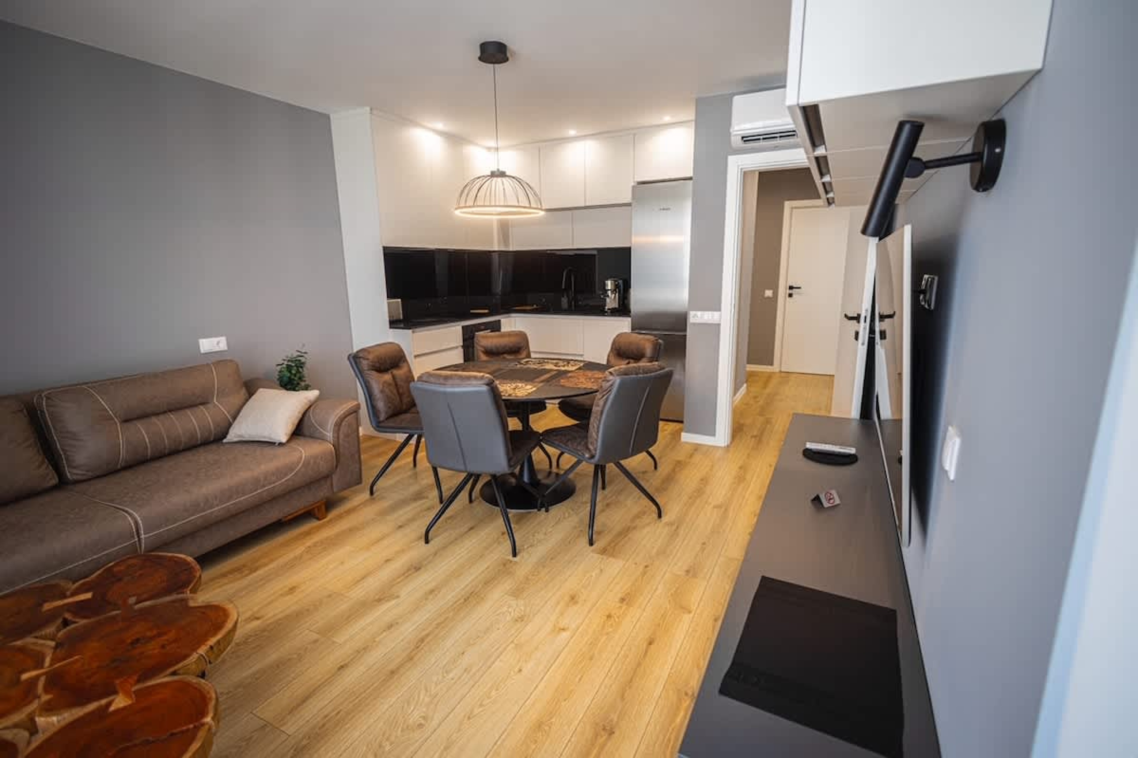 Scoutaround White Logo