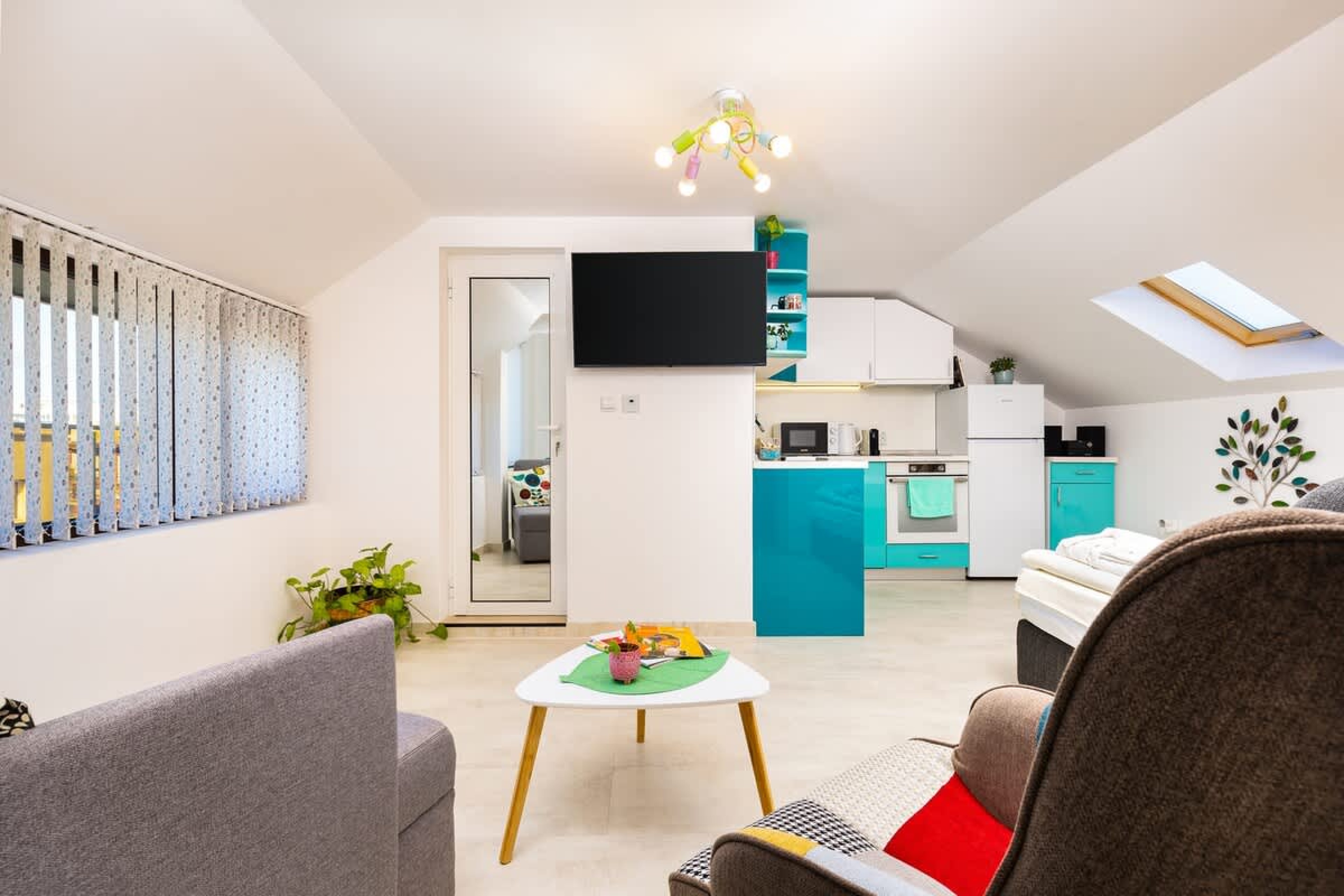 Scoutaround White Logo