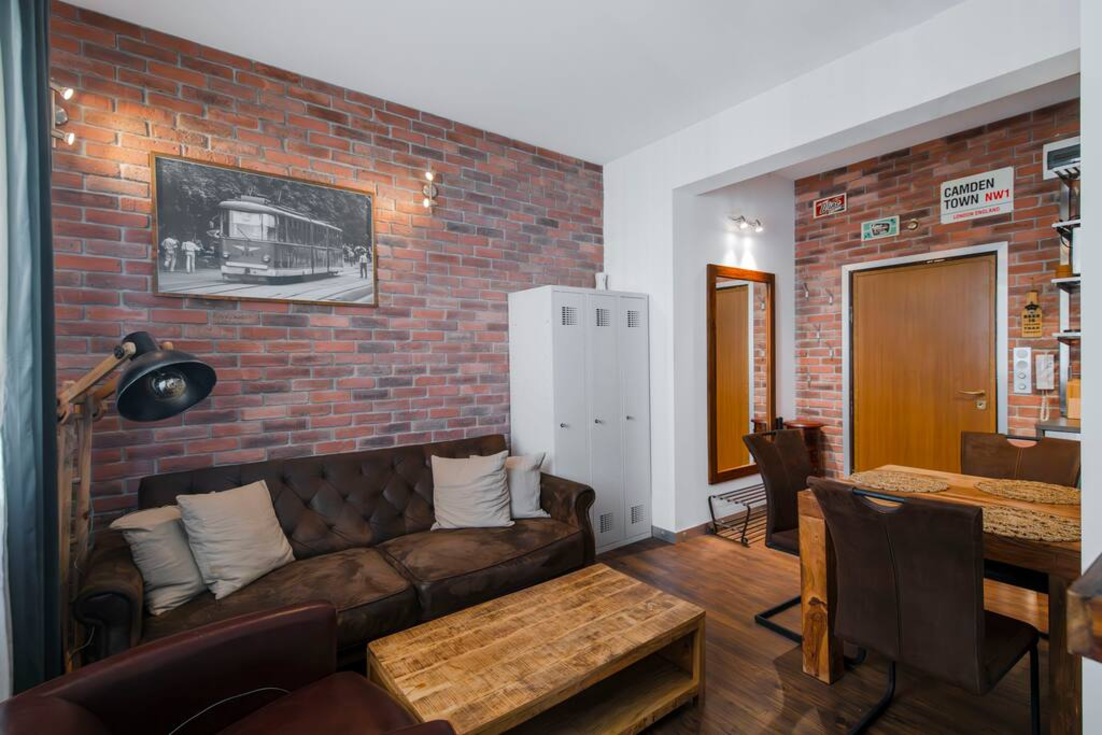 Scoutaround White Logo