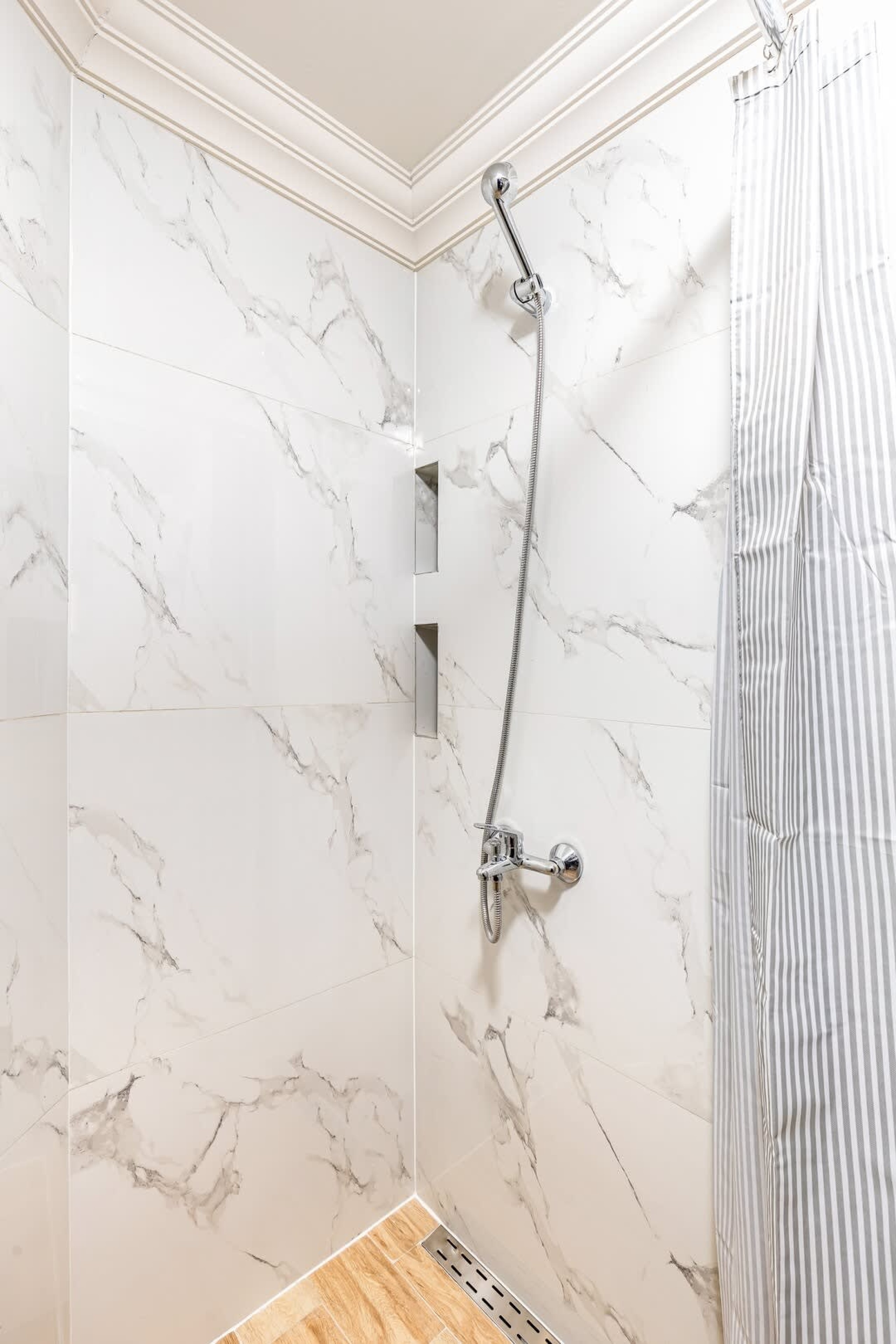 Scoutaround White Logo