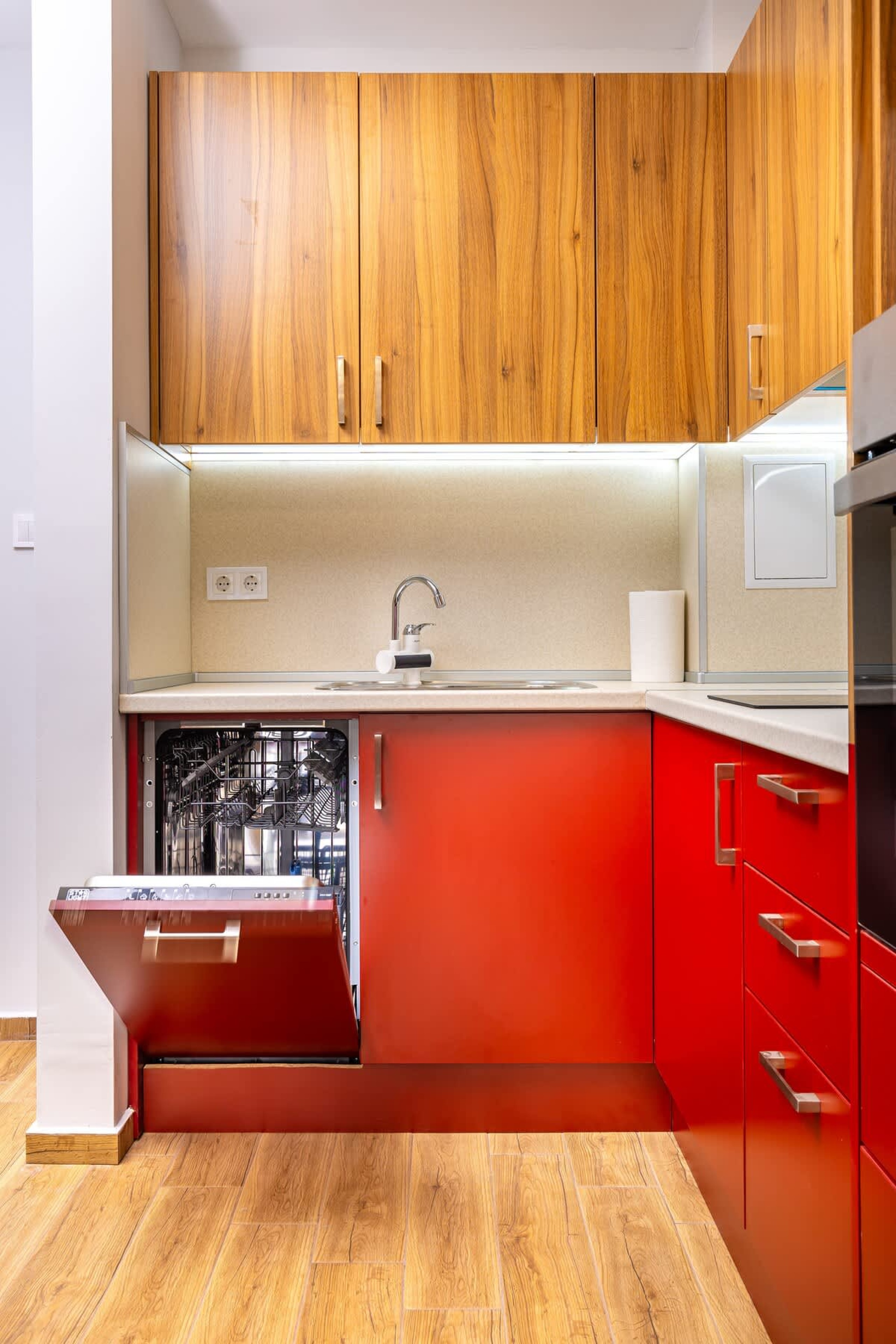 Bright and Cozy Apartment Next to a City Park - Photo 6