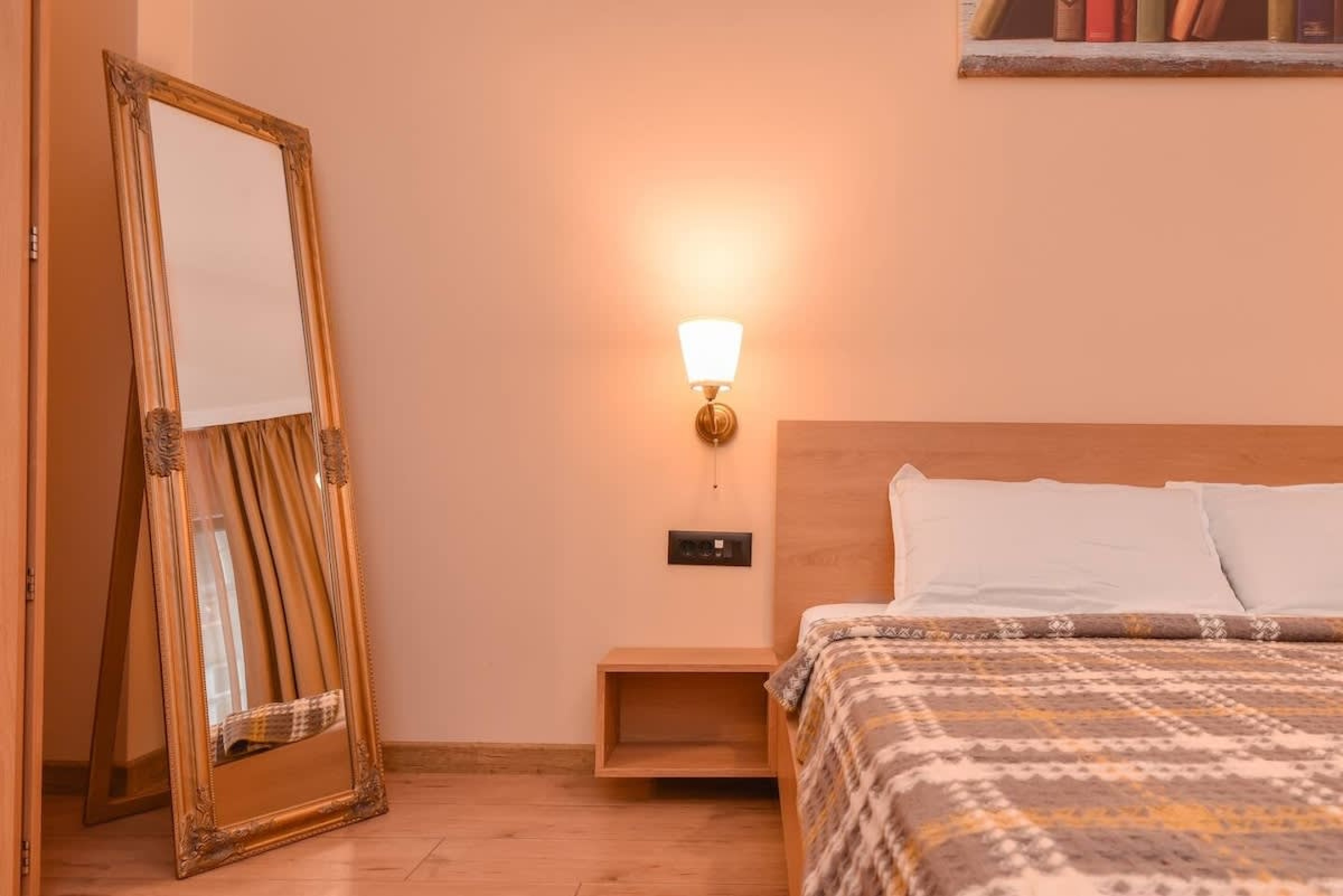 Scoutaround White Logo