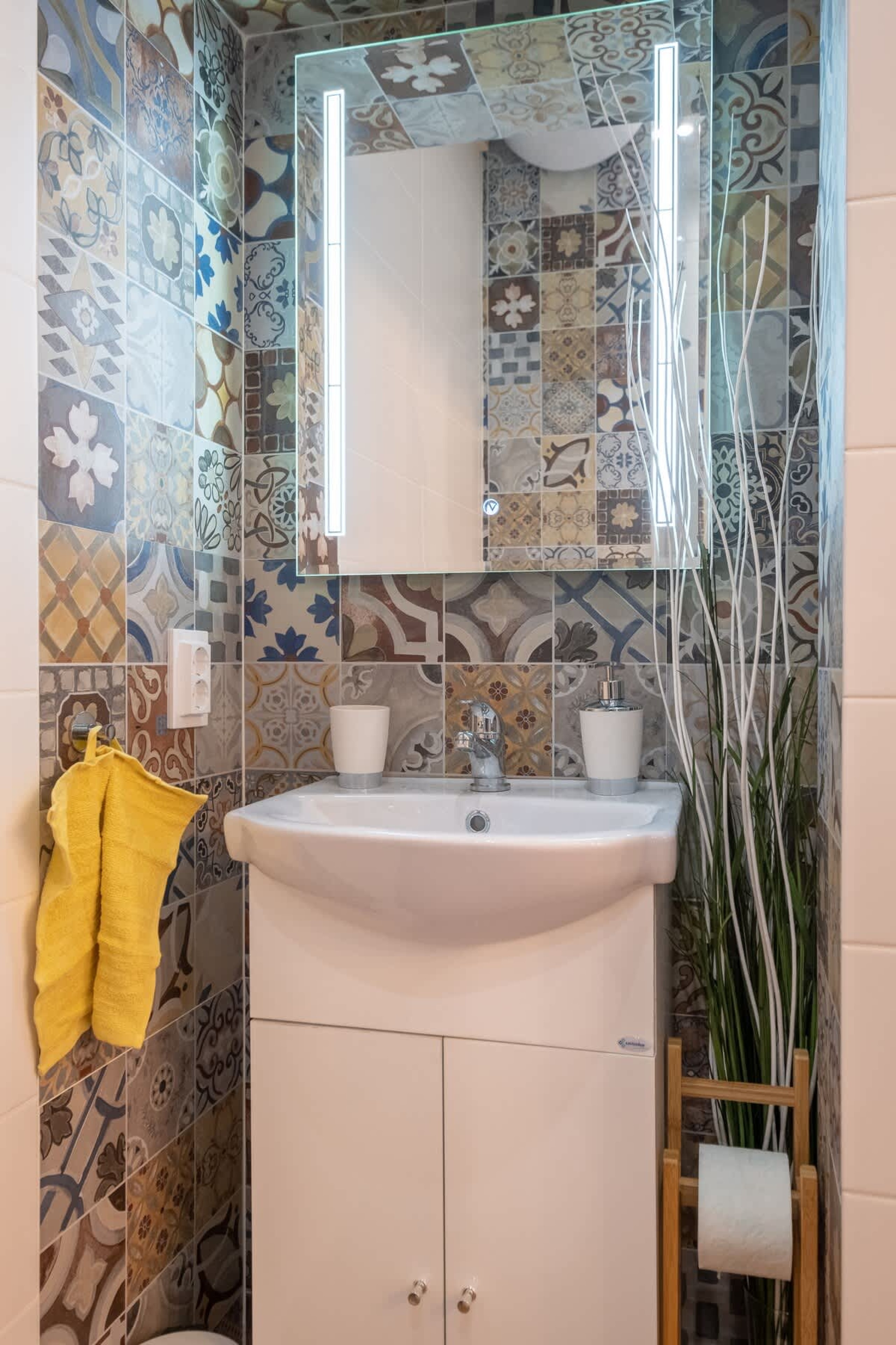 Scoutaround White Logo