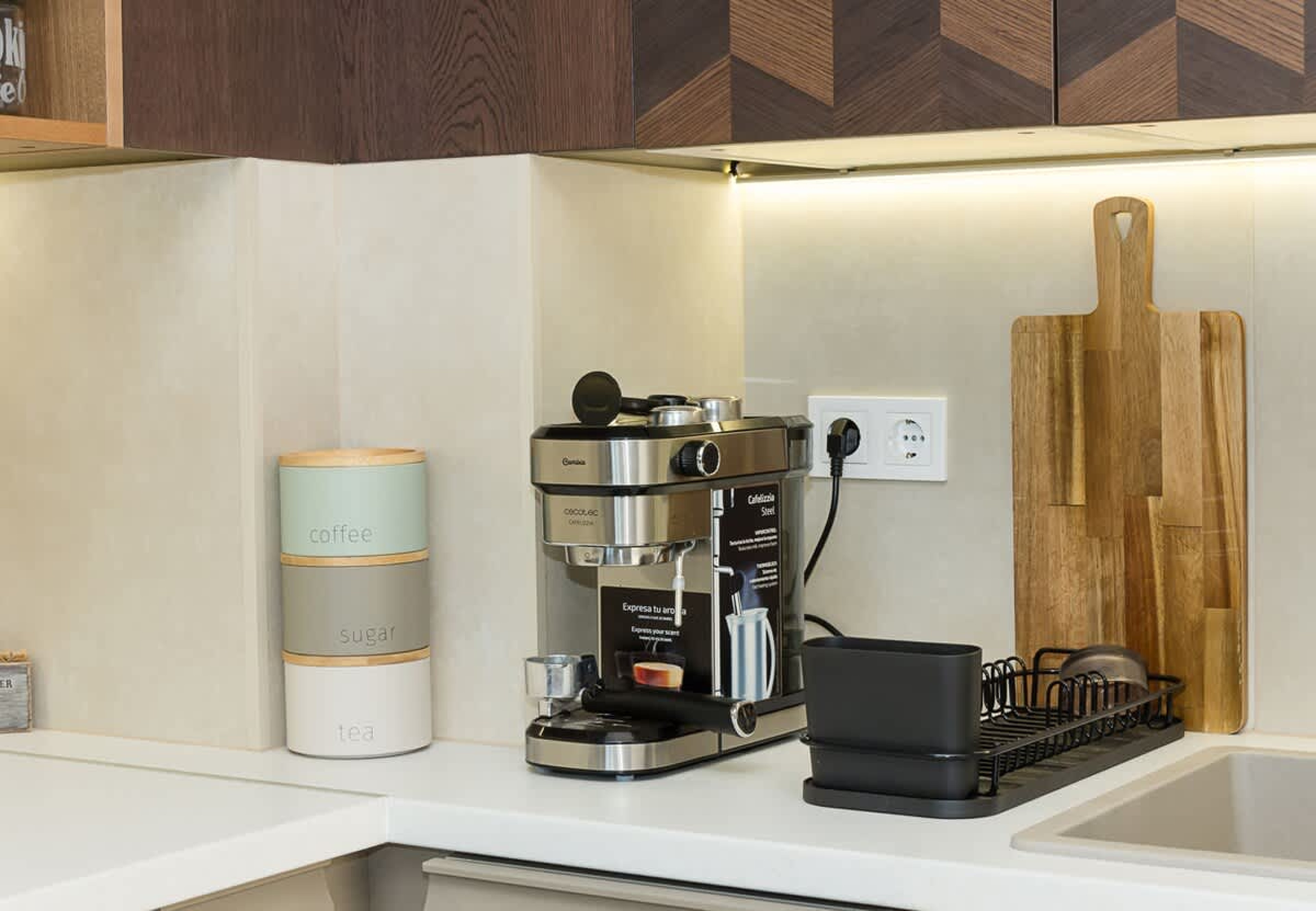 Sea View 1BD Modern Flat in Chayka - Photo 14